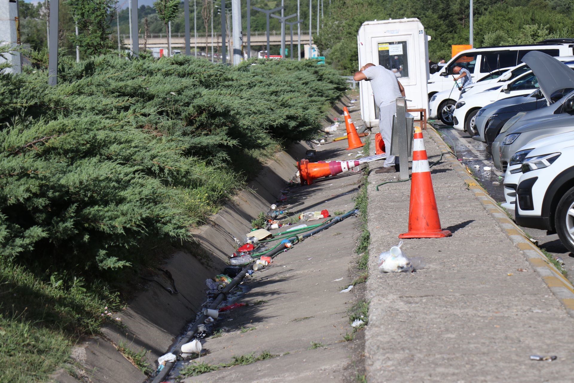 Tatilciler Geride Çöplerini Bıraktı (7)