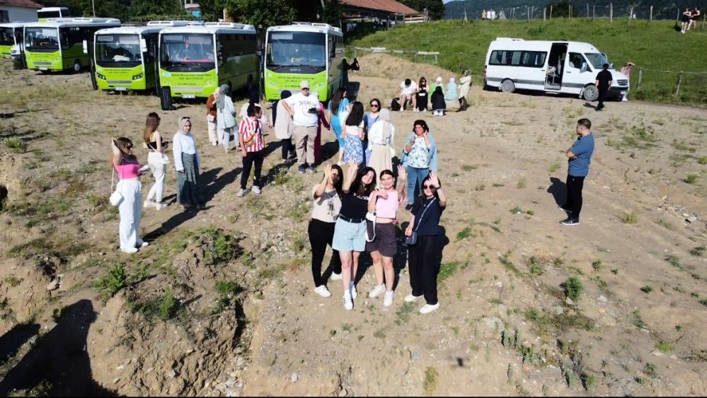 Turistler, Şelalesi Barajı Ve Mağarasıyla Yığılca'ya Hayran Kaldı