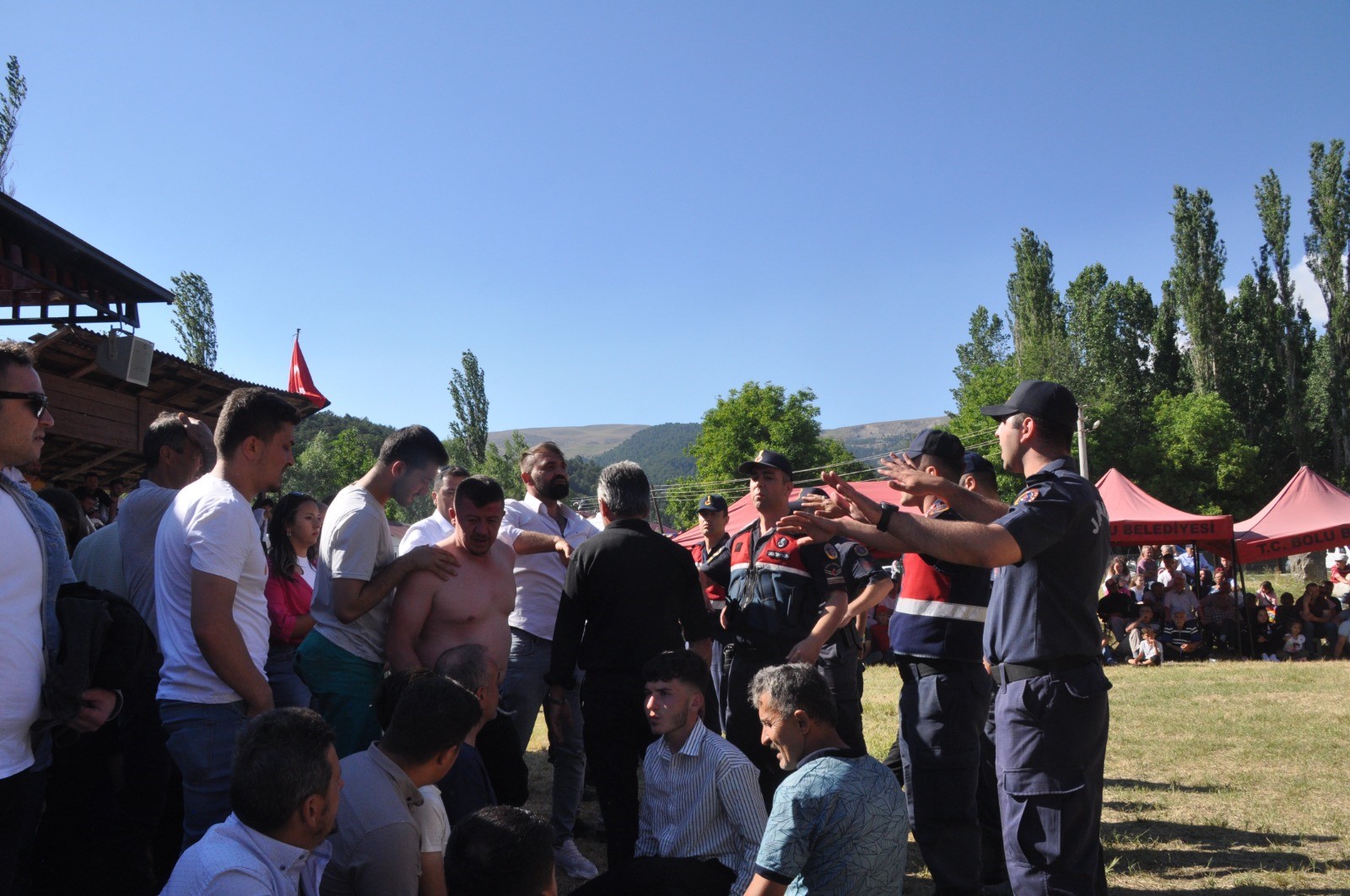 Hacet Bayramında Ipler Gerildi Jandarma Kavgayı Önledi (1)