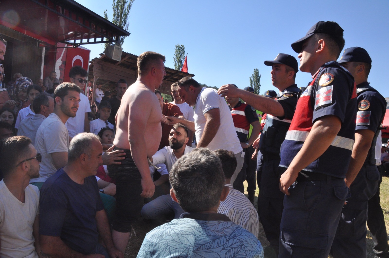 Hacet Bayramında Ipler Gerildi Jandarma Kavgayı Önledi (2)