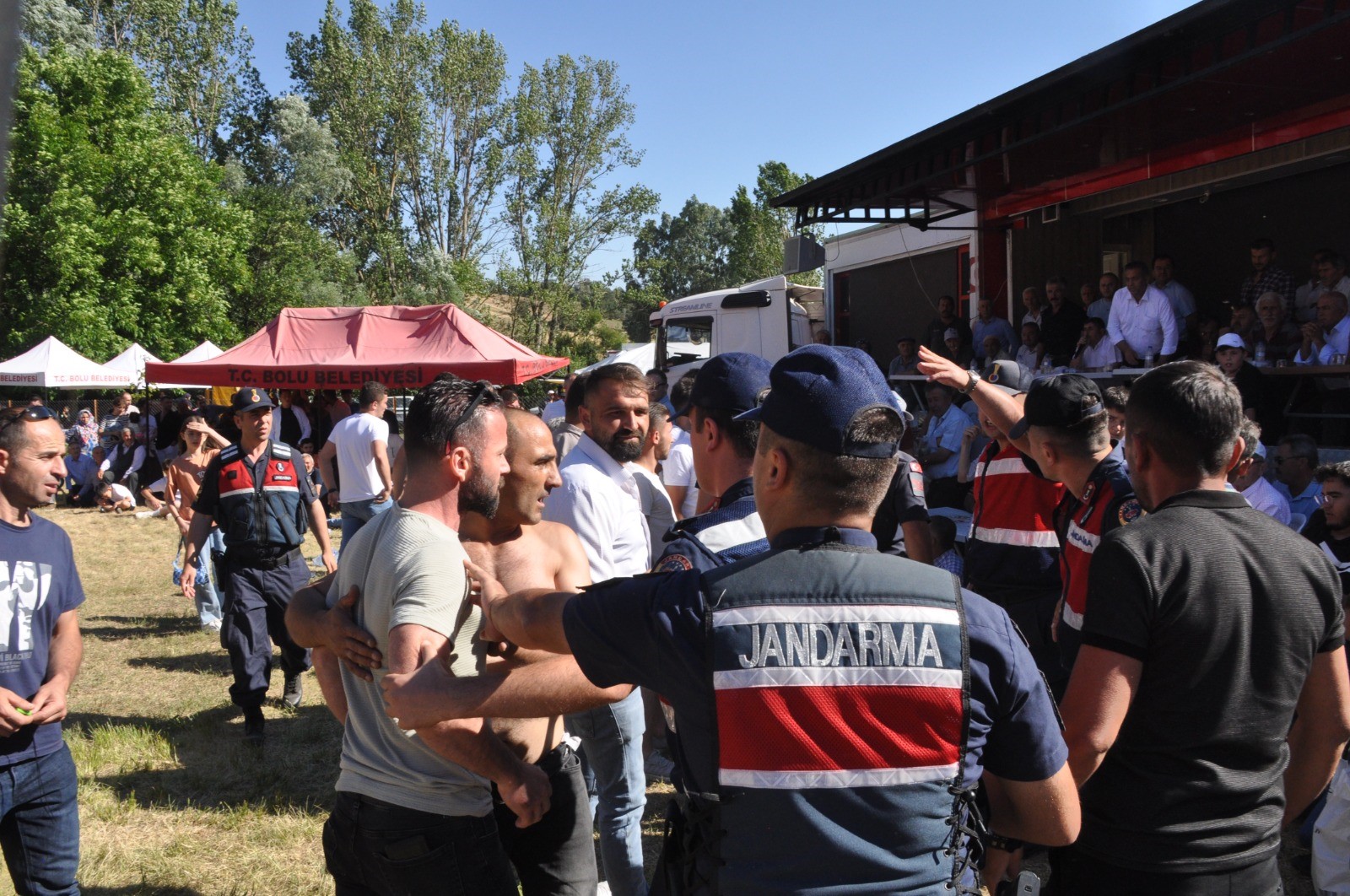 Hacet Bayramında Ipler Gerildi Jandarma Kavgayı Önledi (4)