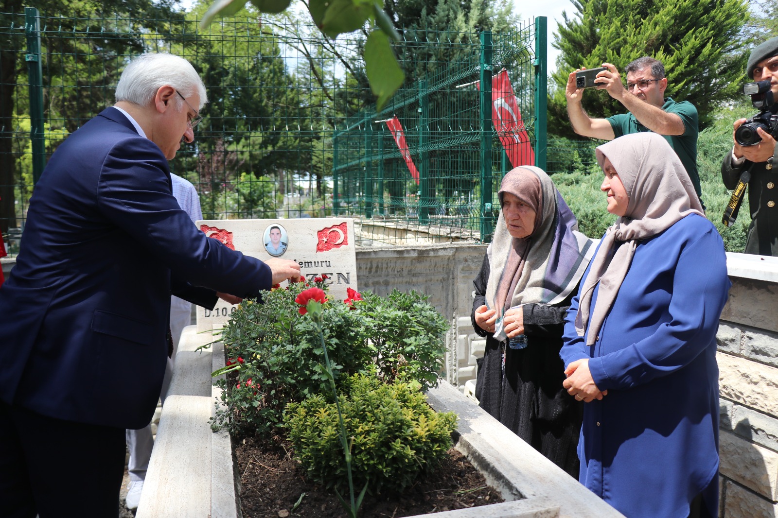 Hain Darbe Girişiminde Şehit Düşen Ozan Özen Mezarı Başında Anıldı (1)-1