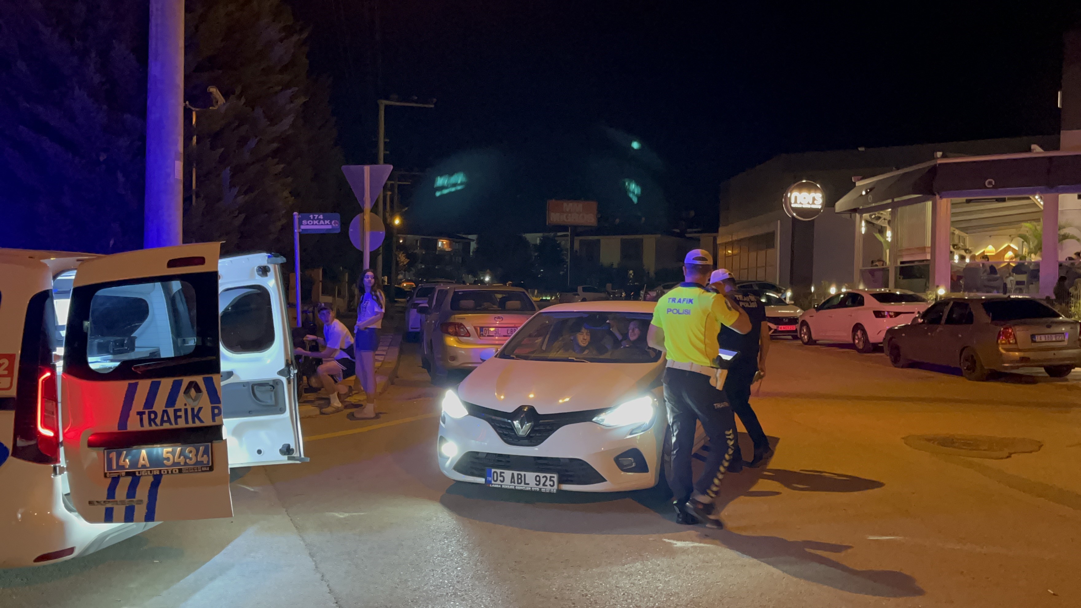 Mahalle Halkı Istedi, Polis Ekipleri Tek Tek Denetledi (5)