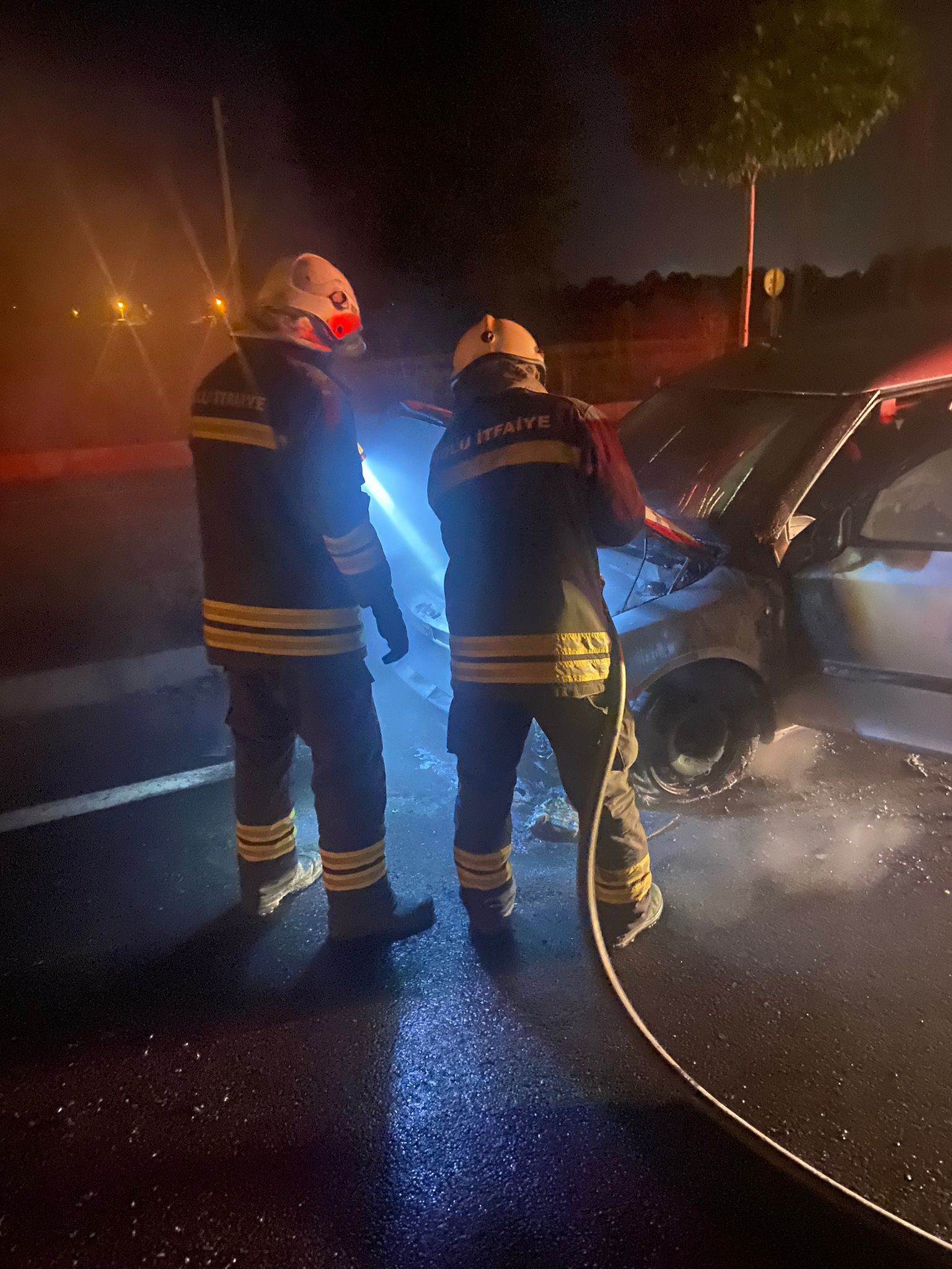 Motor Kısmında Başlayan Yangın Aracı Küle Çevirdi (2)