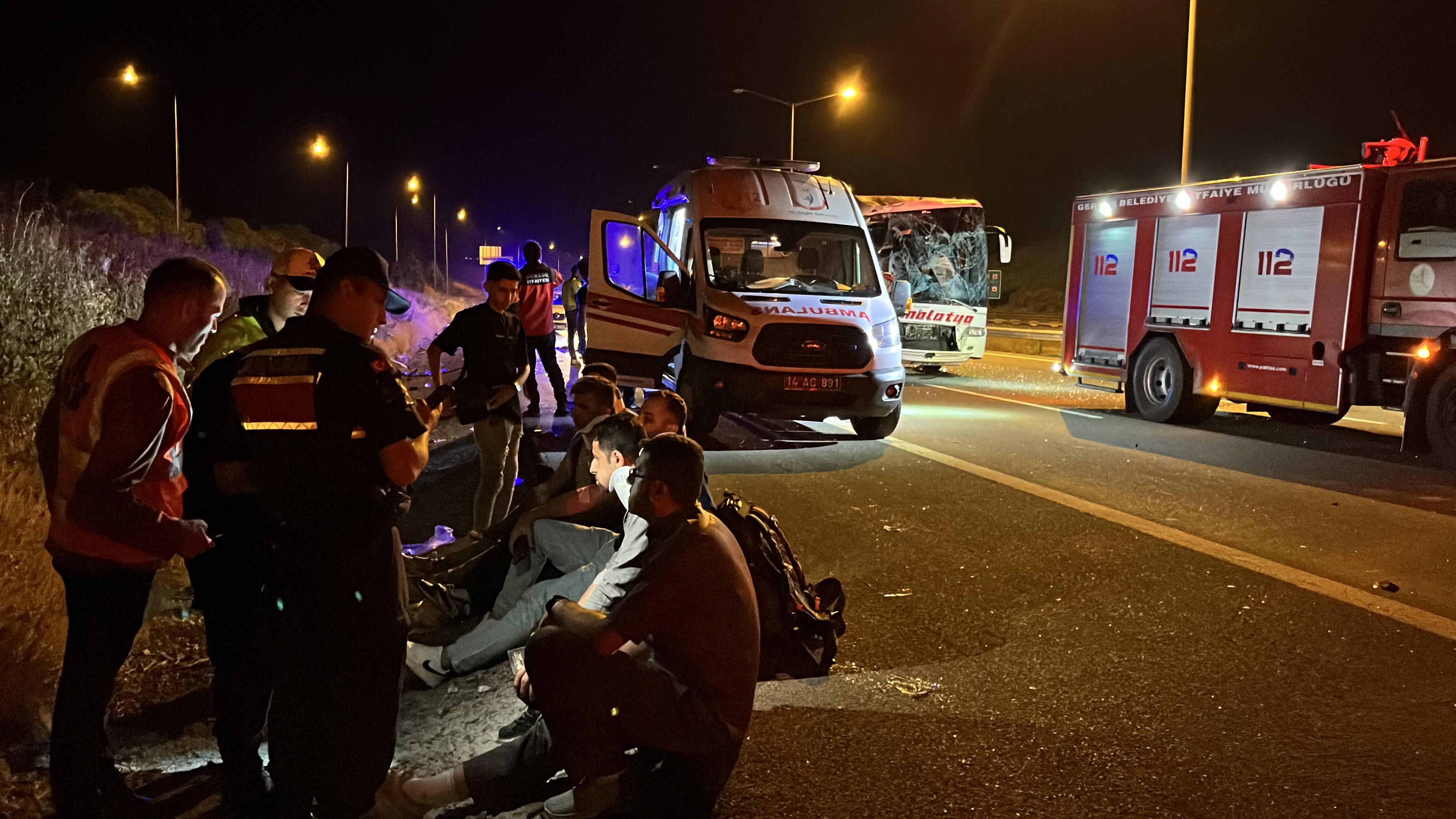 Tem’in Bolu Geçişinde 2 Yolcu Otobüsü Çarpıştı 15 Yaralı (2)