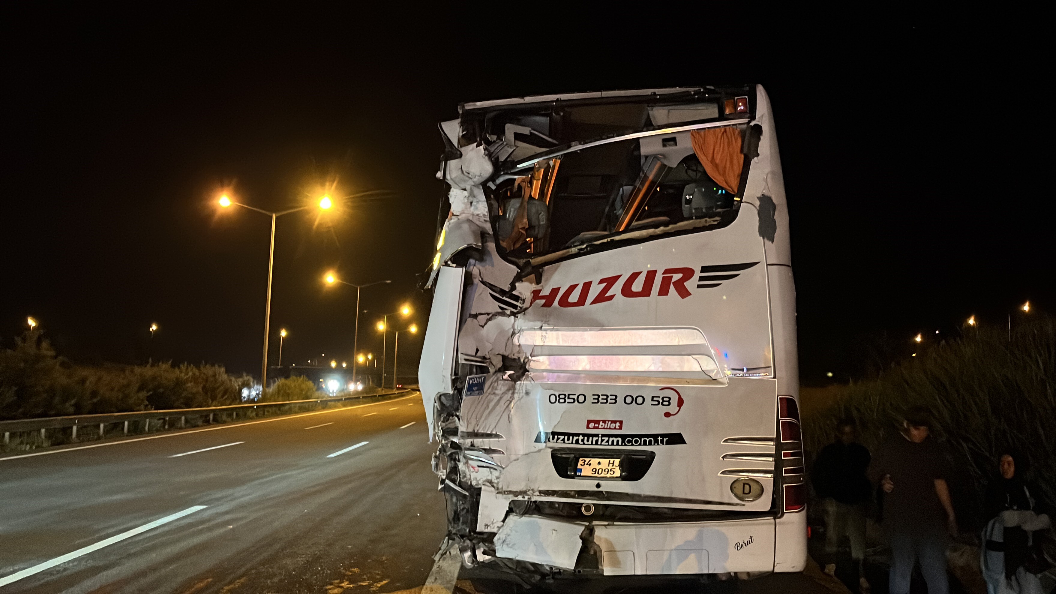 Tem’in Bolu Geçişinde 2 Yolcu Otobüsü Çarpıştı 15 Yaralı (3)