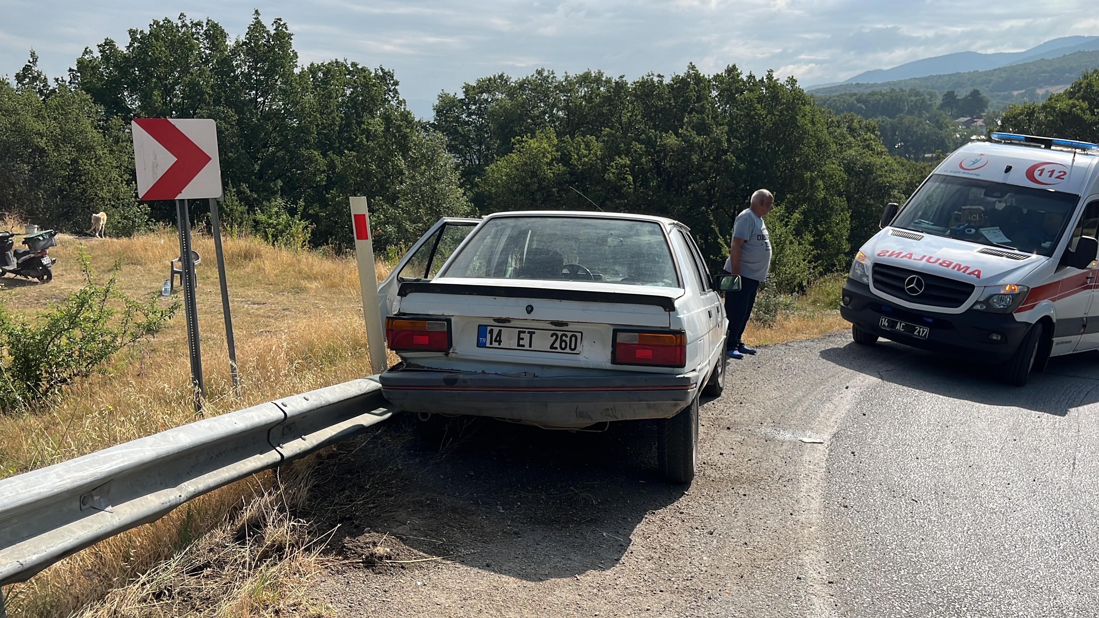 Virajı Alamayan Otomobil Bariyerlere Çarptı 1 Yaralı (2)