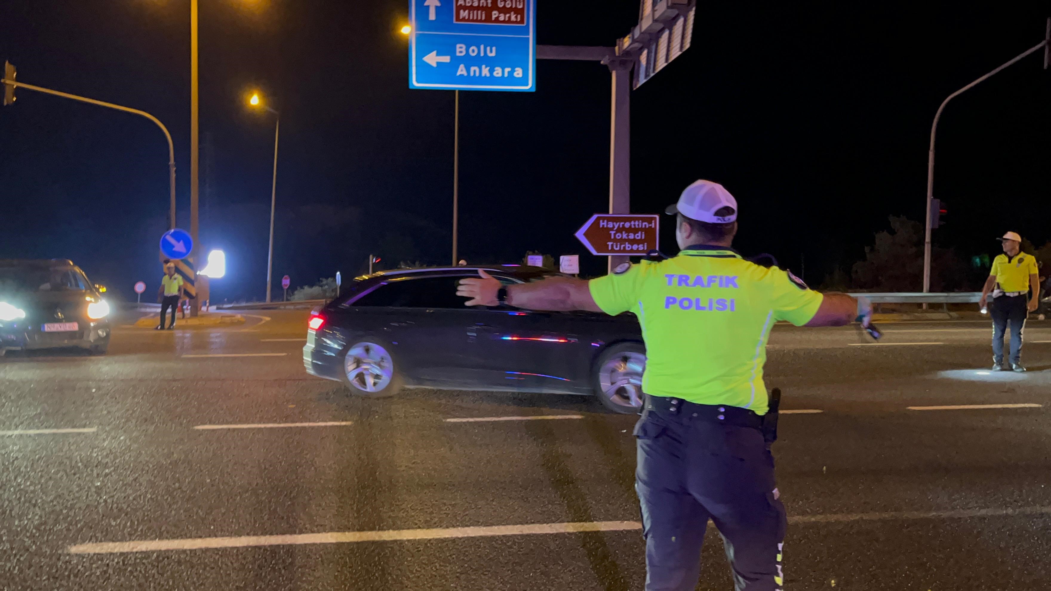 Bolu Dağı’nda Ekiplerin Trafik Eritme Mesaisi Sp Hastası Çocuk Için Seferber Oldular (4)