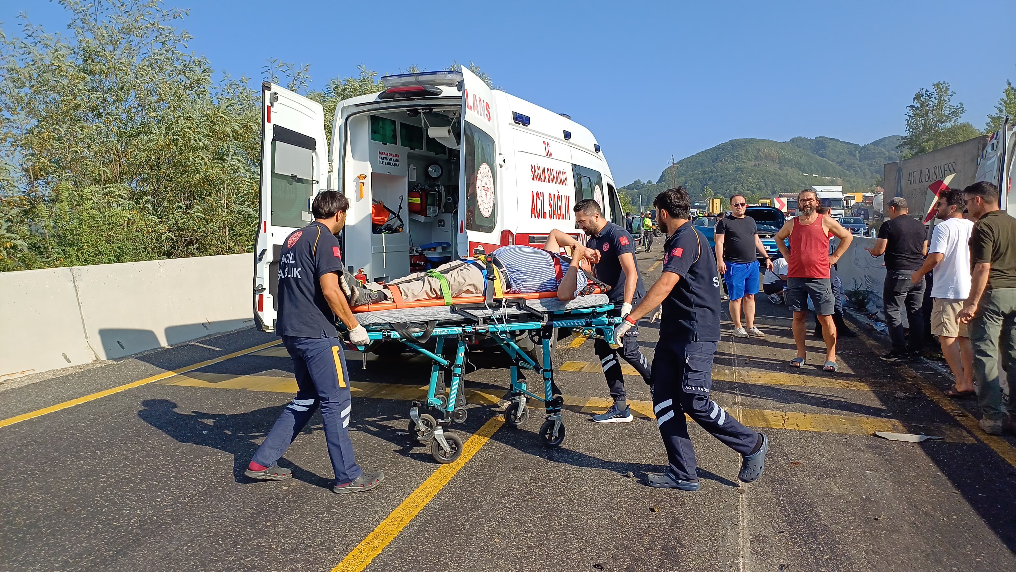 Bolu Dağı'nda Feci Kaza Tır Sürücüsü Yanarak Can Verdi, 7 Kişi Yaralandı (3)