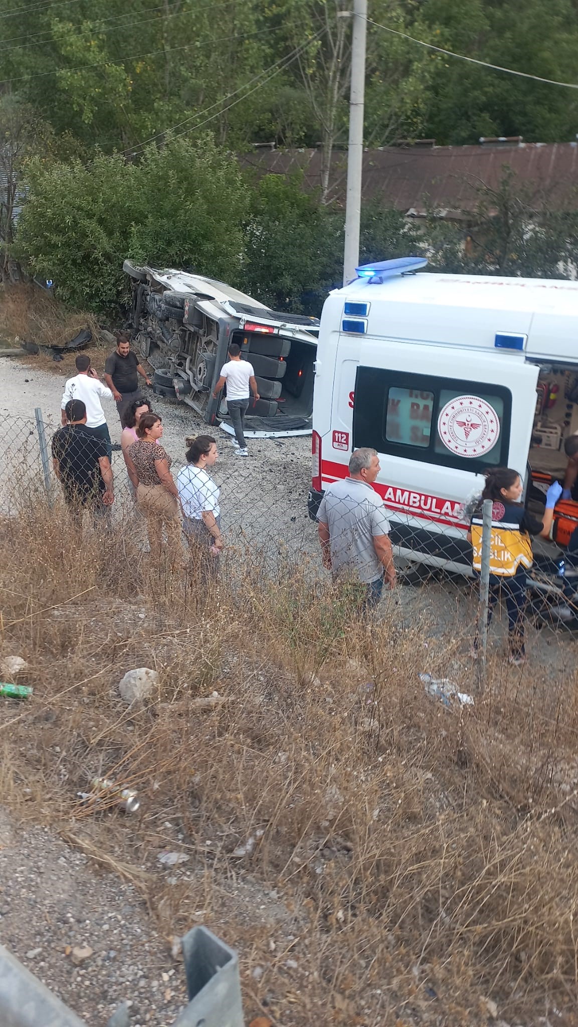 Bolu’da Feci Kaza Minibüsle Traktör Çarpıştı, 15 Kişi Yaralandı (5)