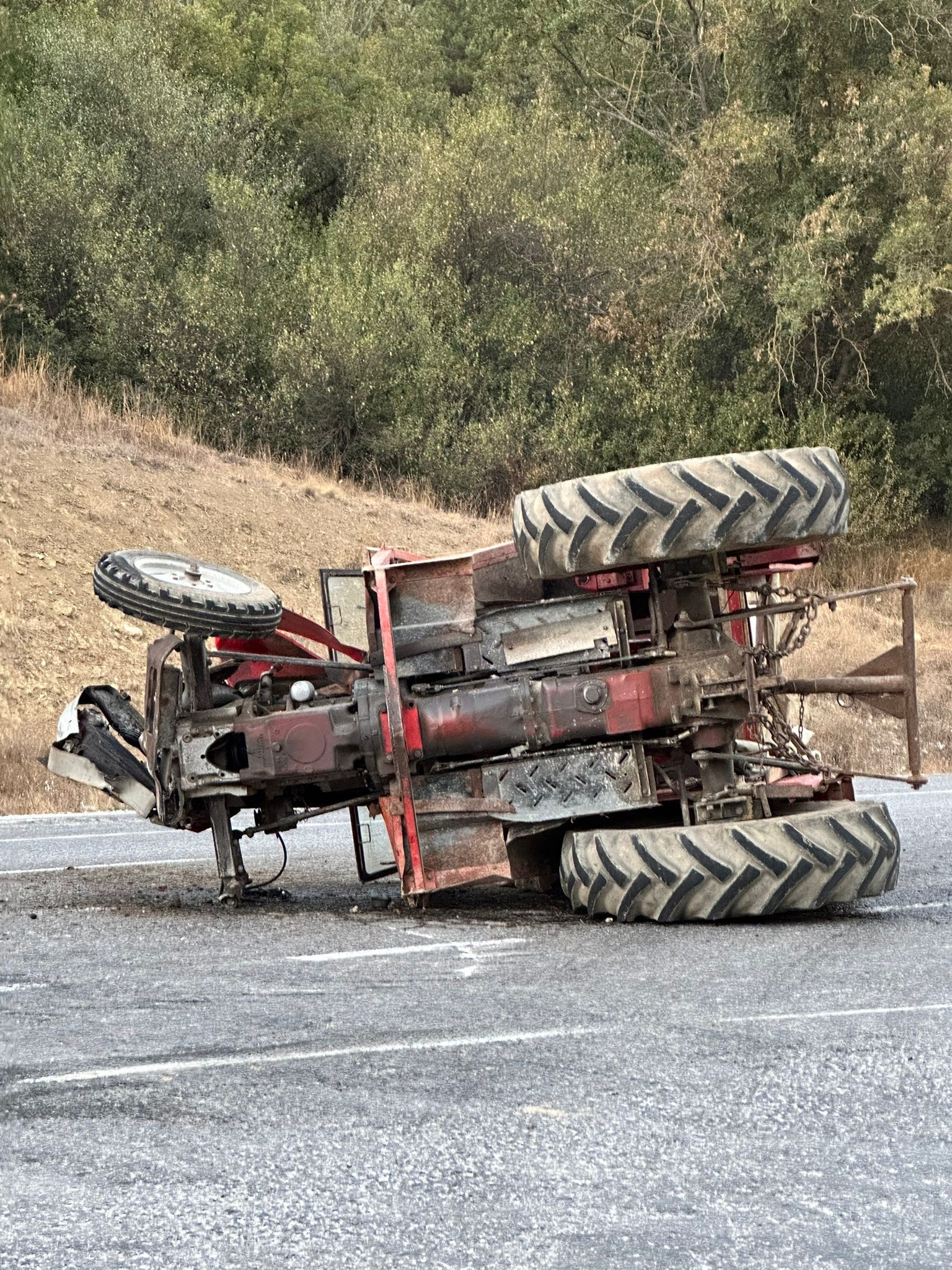 Bolu’da Feci Kaza Minibüsle Traktör Çarpıştı, 15 Kişi Yaralandı (7)