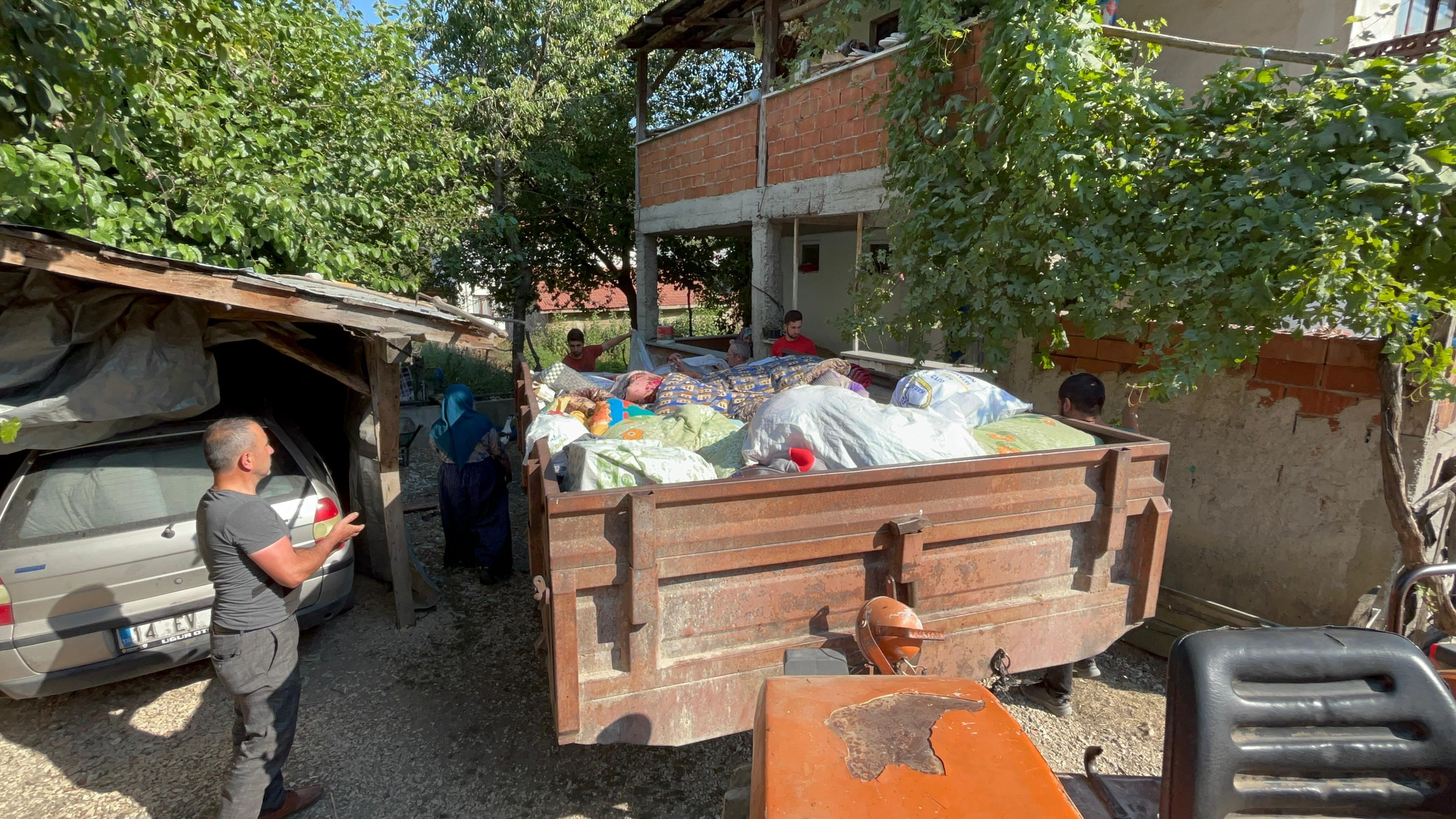 Bolu'da Orman Yangını Kontrol Altına Alındı, Vatandaşlar Evlerine Dönüyor (3)