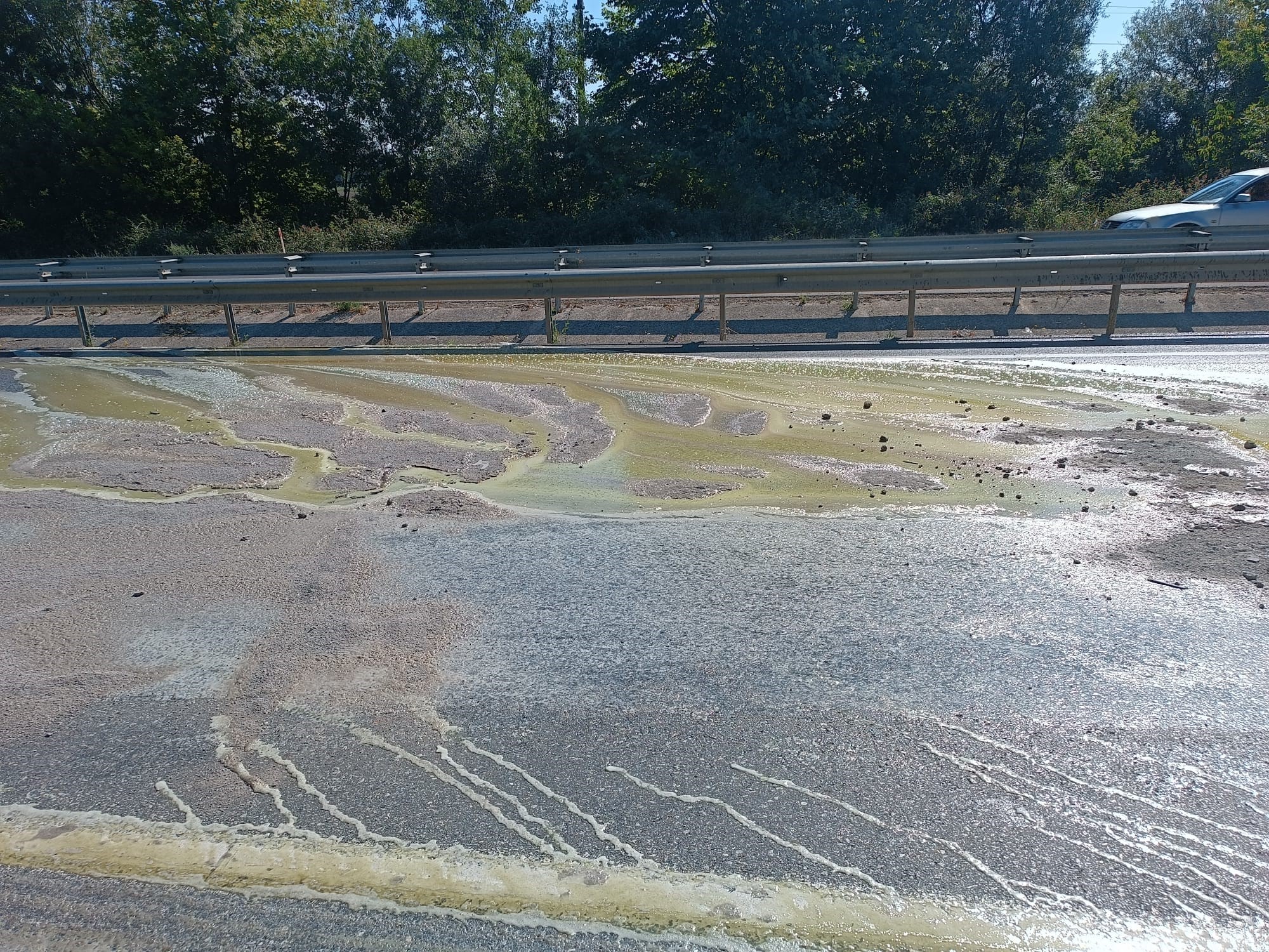 D 140'A Dökülen Asit Paniğe Yol Açtı Yol Trafiğe Kapatıldı, Bölgeye Afad Ekipleri Sevk Edildi (6)