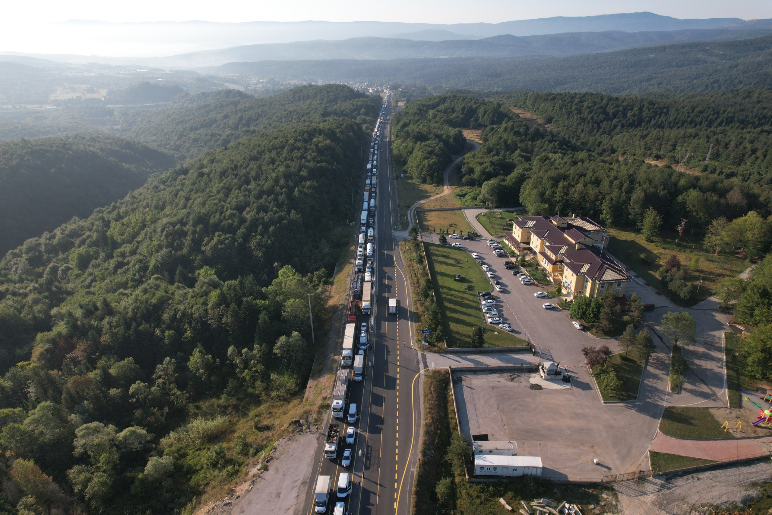 Kaza Sonrası Bolu Dağı'nda Kilometrelerce Araç Kuyruğu Oluştu (2)