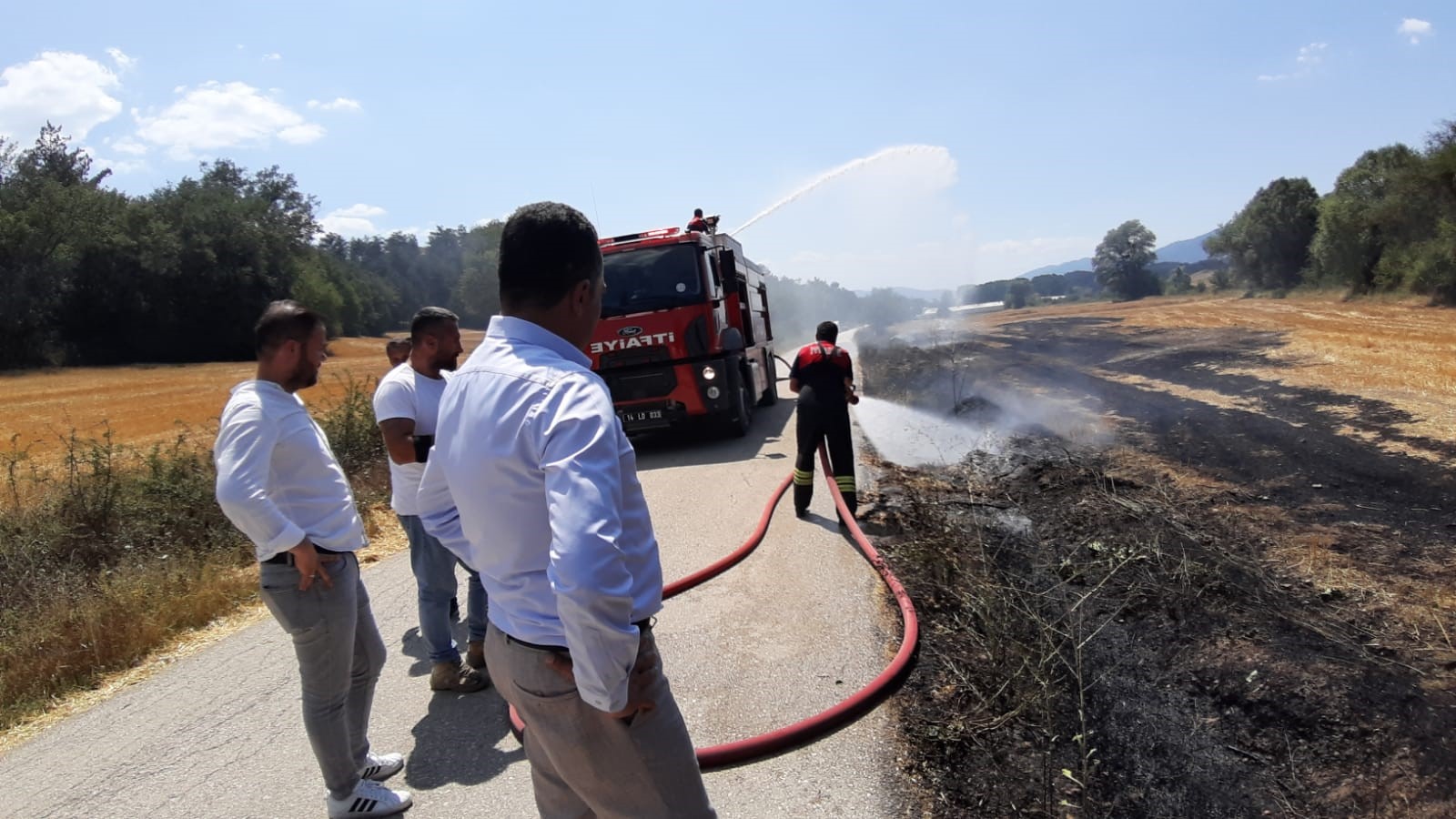 Mudurnu Anız Yangını Doğan Onurlu Yangın Söndürdü (1)