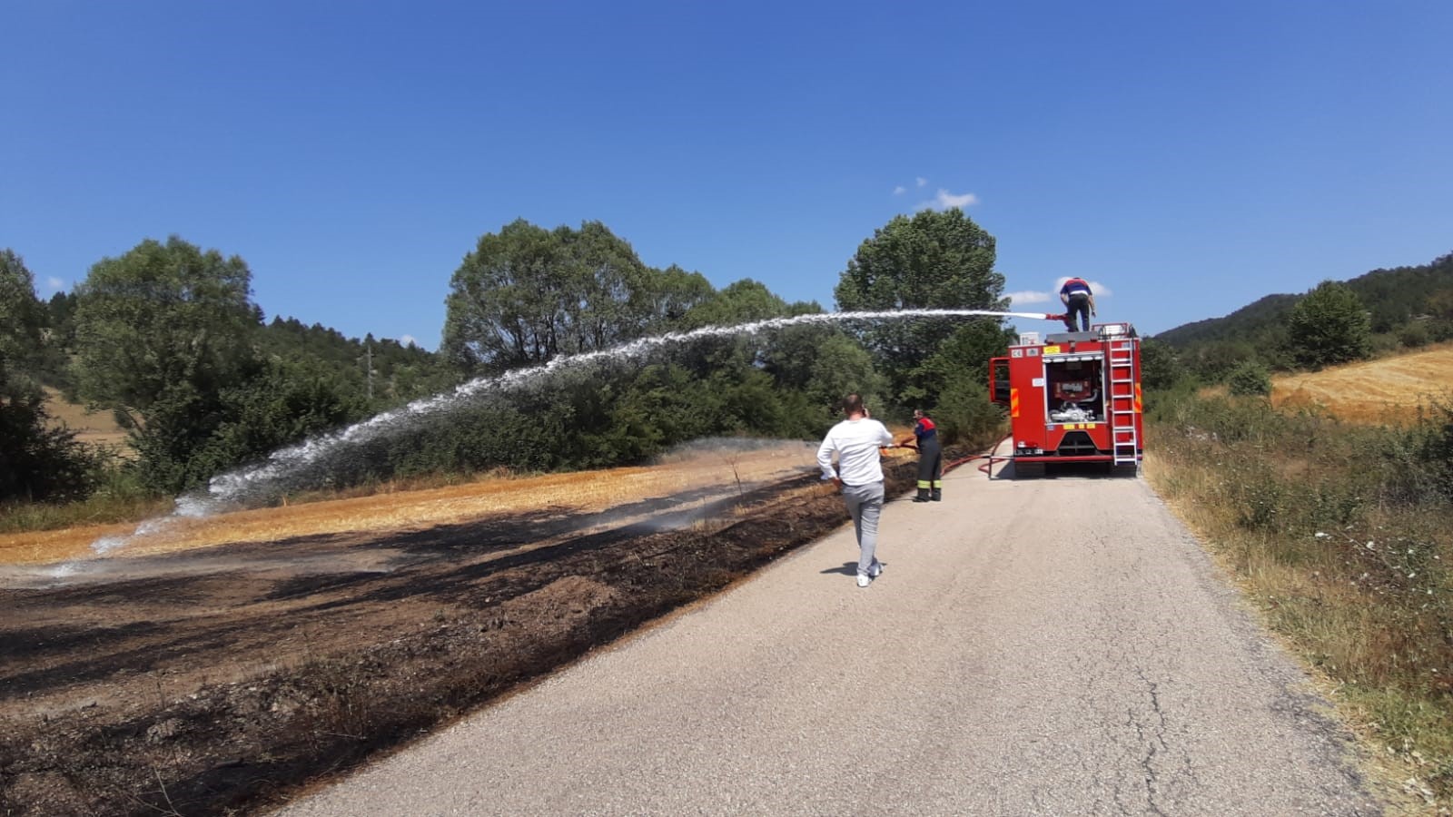 Mudurnu Anız Yangını Doğan Onurlu Yangın Söndürdü (5)