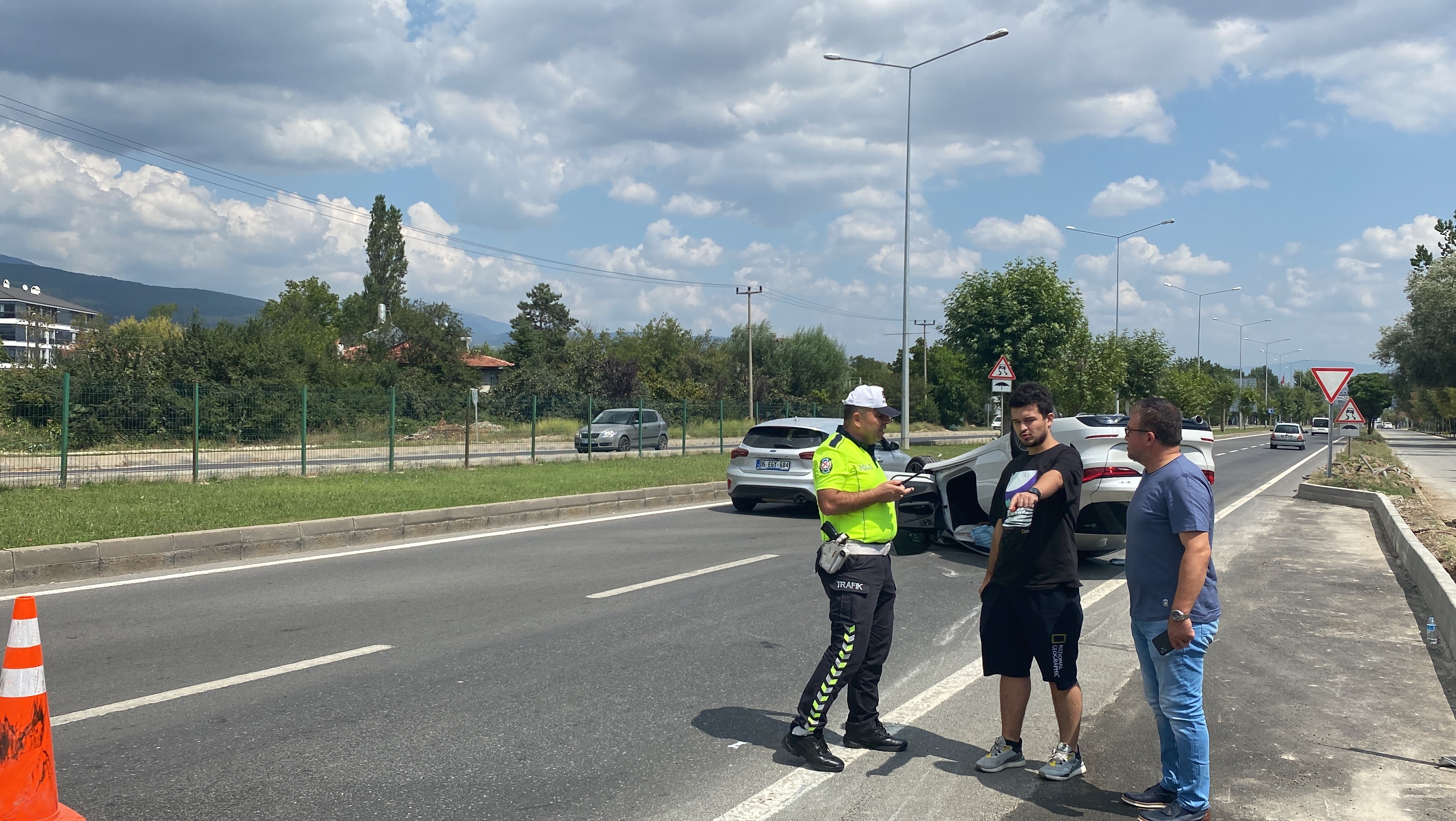 Otomobil Tepetaklak Oldu, Sürücüsünün Burnu Bile Kanamadı (5)