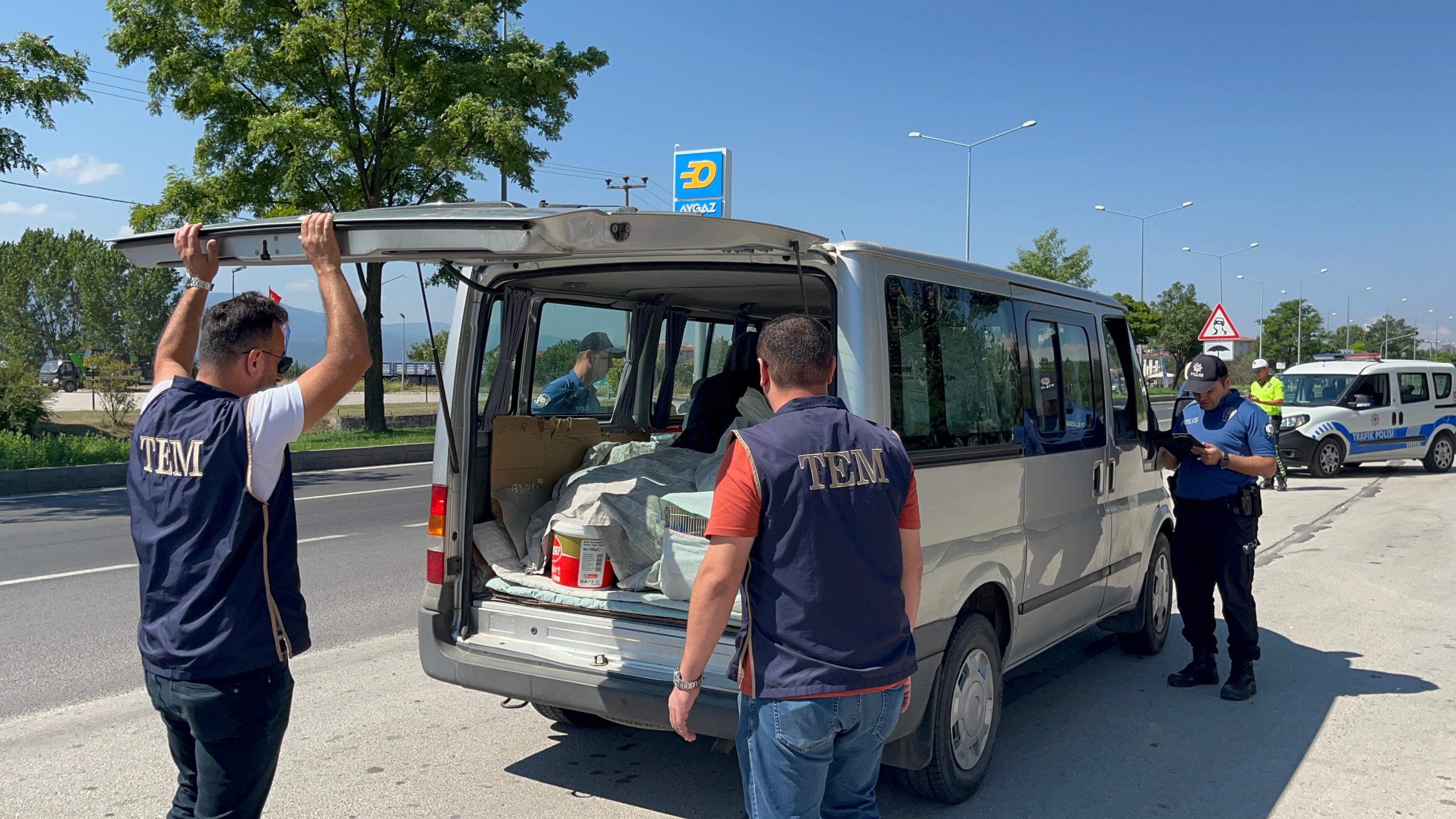 Şehrin Giriş Noktasında Araçlar Tek Tek Denetlendi (6)