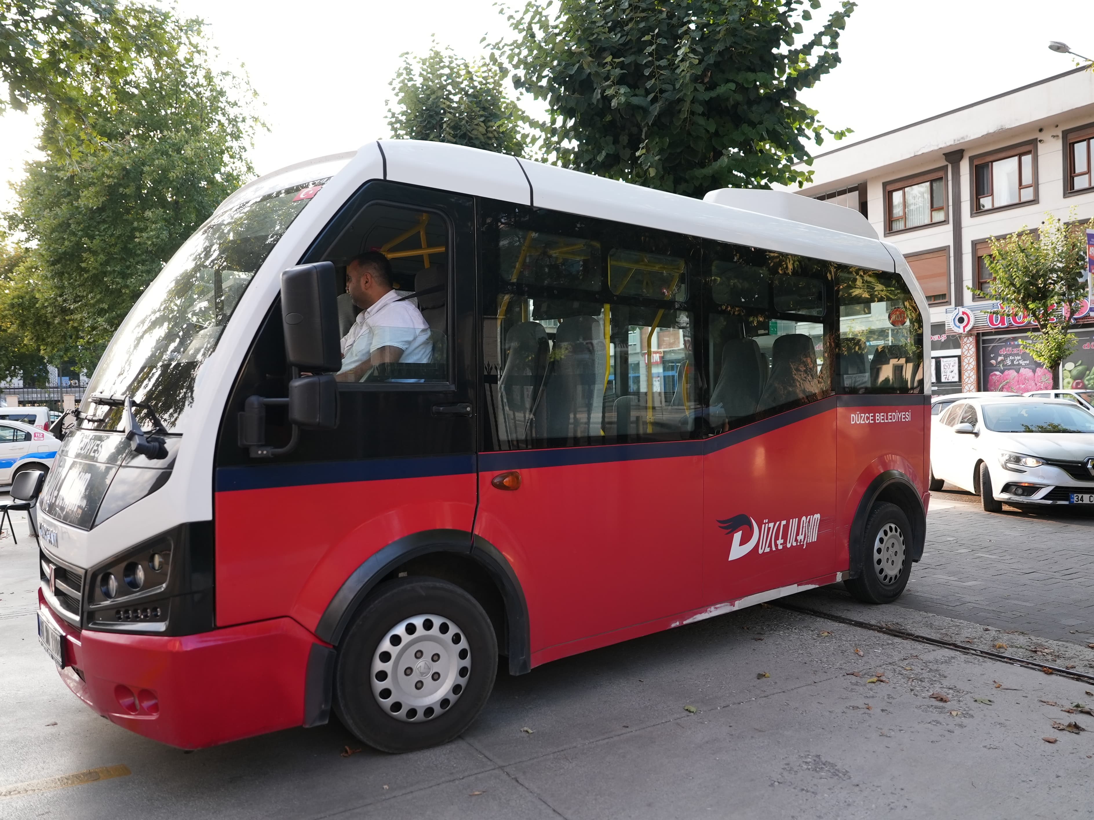 Yolcu Fark Etti Şoför Para Dolu Çantayı Sahibine Teslim Etti (2)