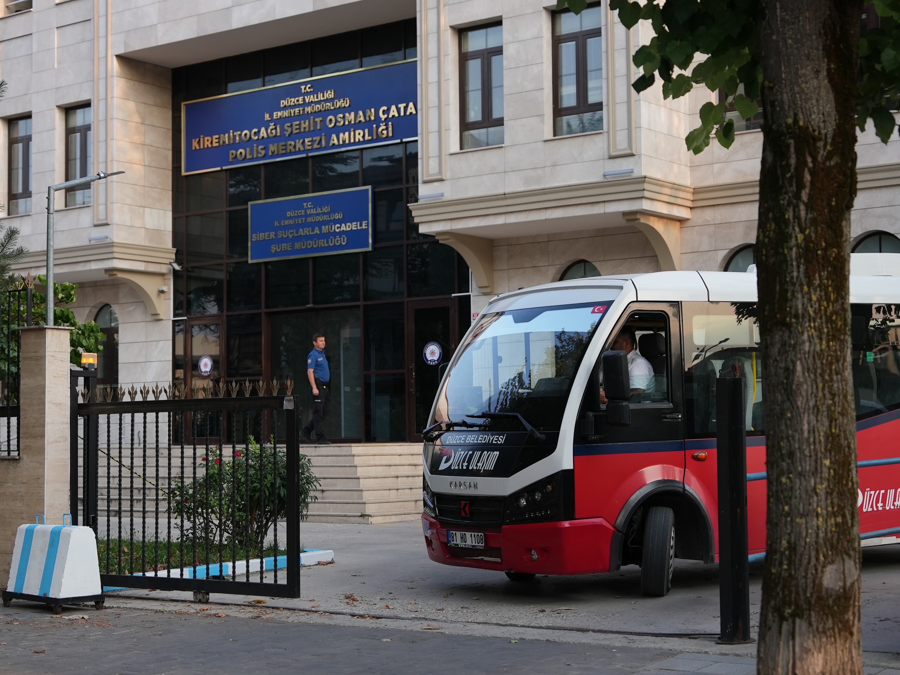 Yolcu Fark Etti Şoför Para Dolu Çantayı Sahibine Teslim Etti (4)