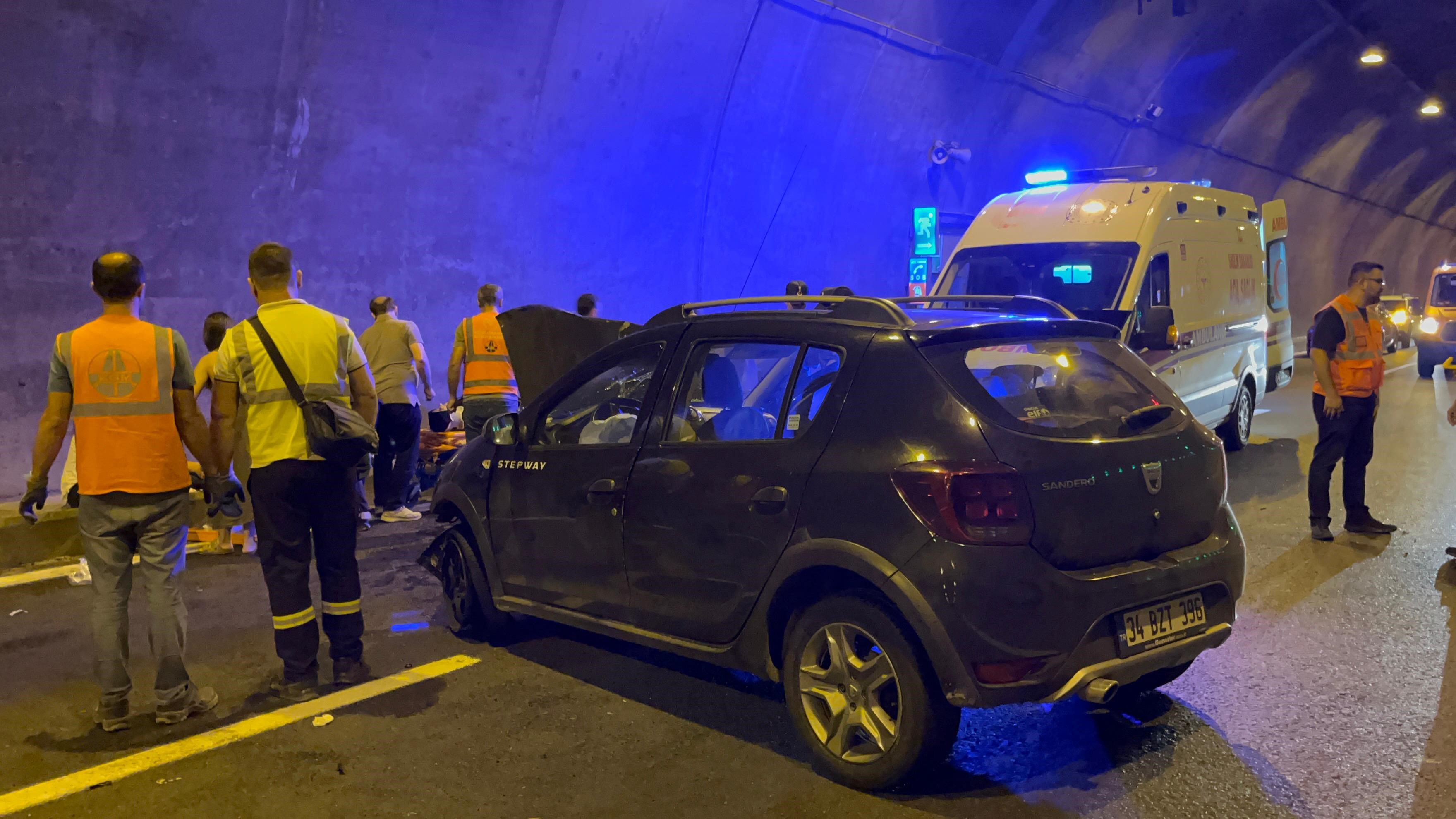 Bolu Dağı Tüneli'nde Otomobil Acil Çıkış Kapısına Çarptı Baba Gözyaşlarını Tutamadı (6)