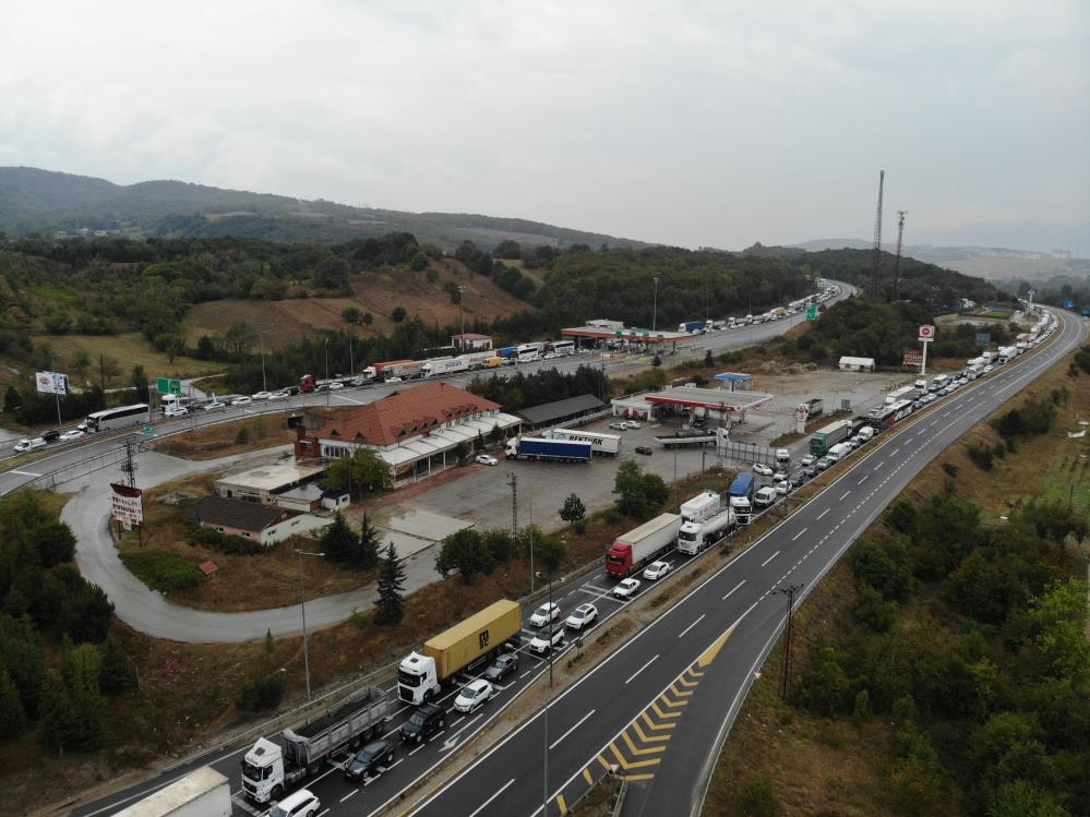 Bolu Dağı'nda Kilometrelerce Araç Kuyruğu Oluştu3