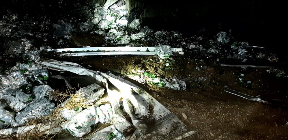 Bolu'da Maden Suyu Yüklü Tır Devrildi, Yol Trafiğe Kapandı8