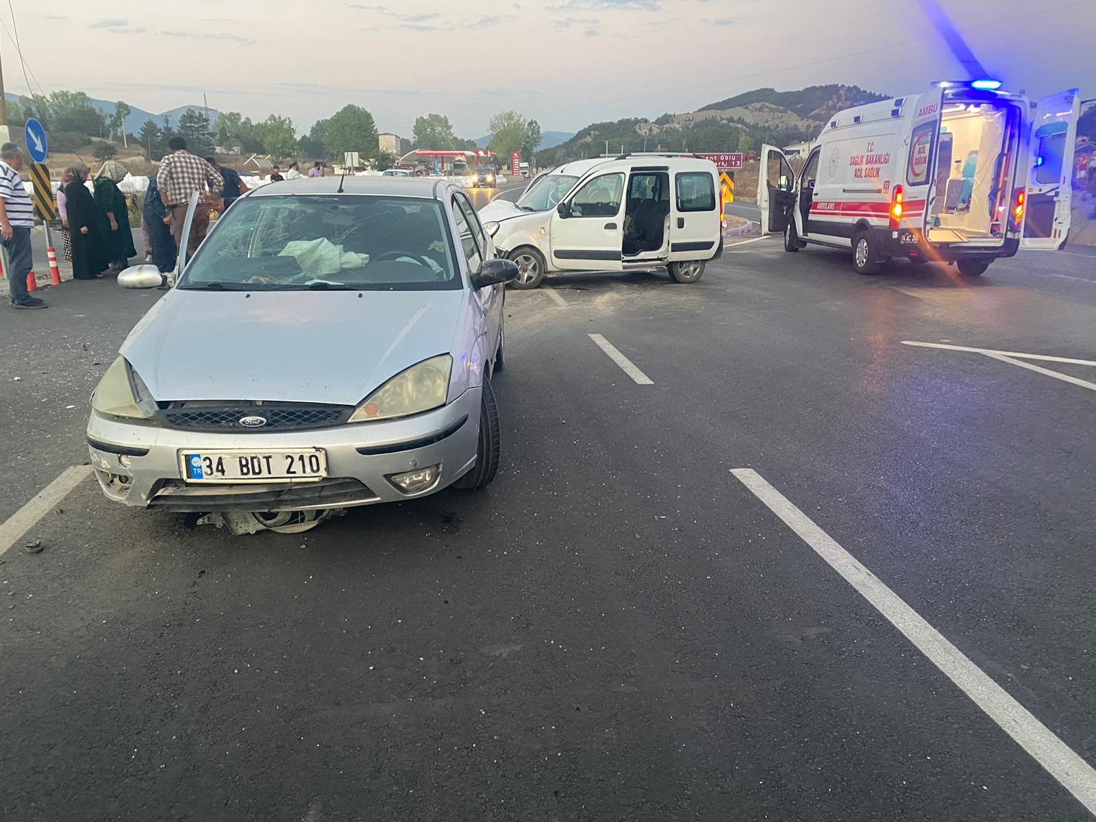 Bolu'da Trafik Kazası 3 Yaralı (3)