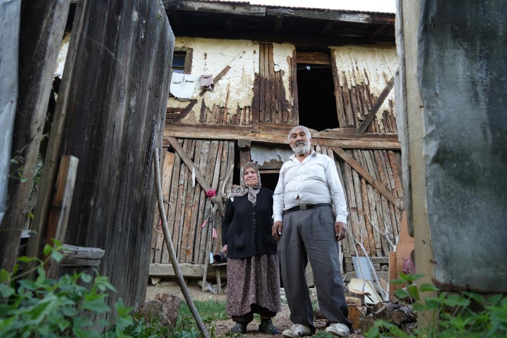 Elektrik Ve Su Olmadan Yaşayan Yaşlı Çiftin Yürek Burkan Hikayesi2