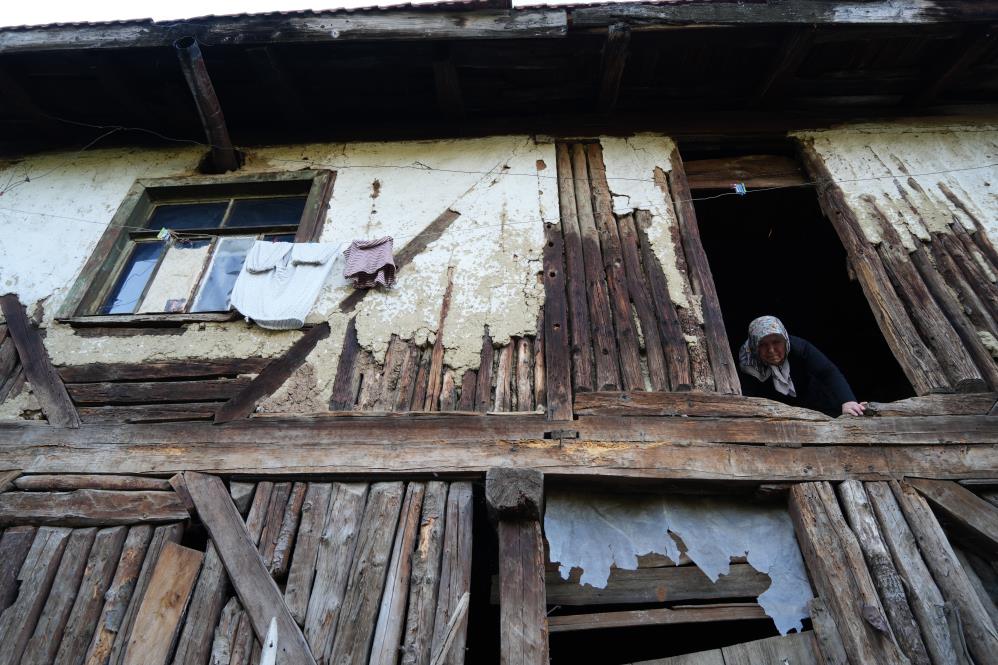 Elektrik Ve Su Olmadan Yaşayan Yaşlı Çiftin Yürek Burkan Hikayesi3