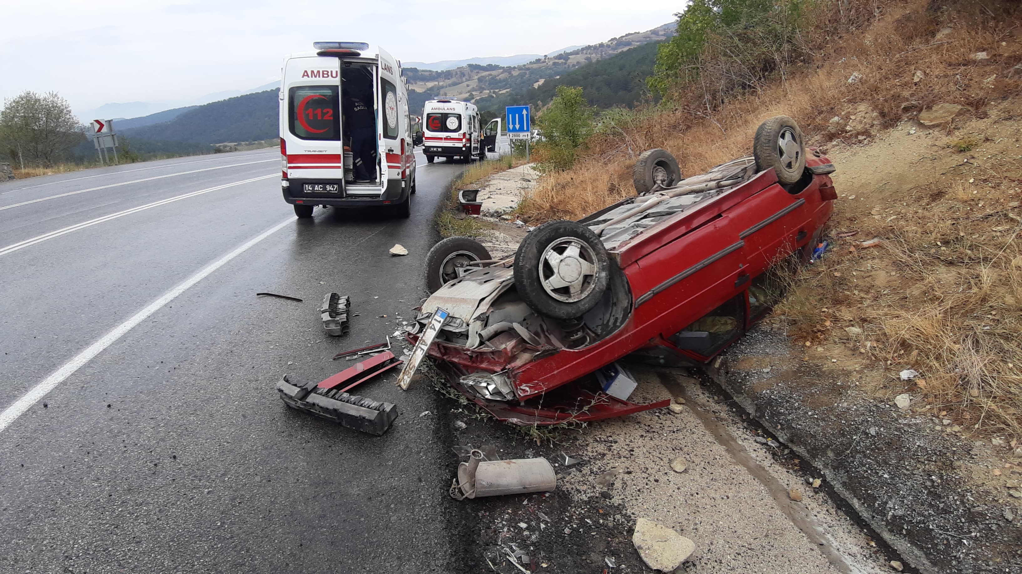 Otomobil Takla Attı Yaralıların Yardımına Nöbetten Çıkan Sağlıkçılar Koştu (2)