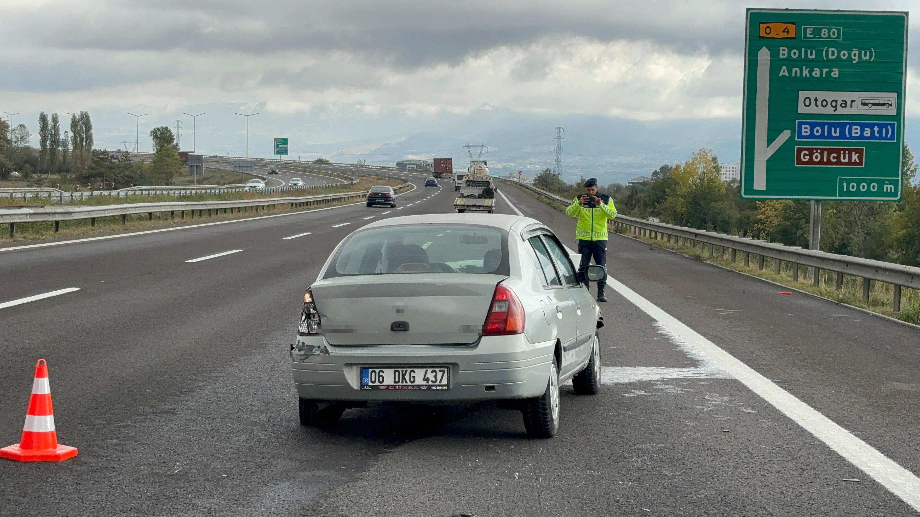 Bariyerlere Vurdu Araç Pert Oldu (3)