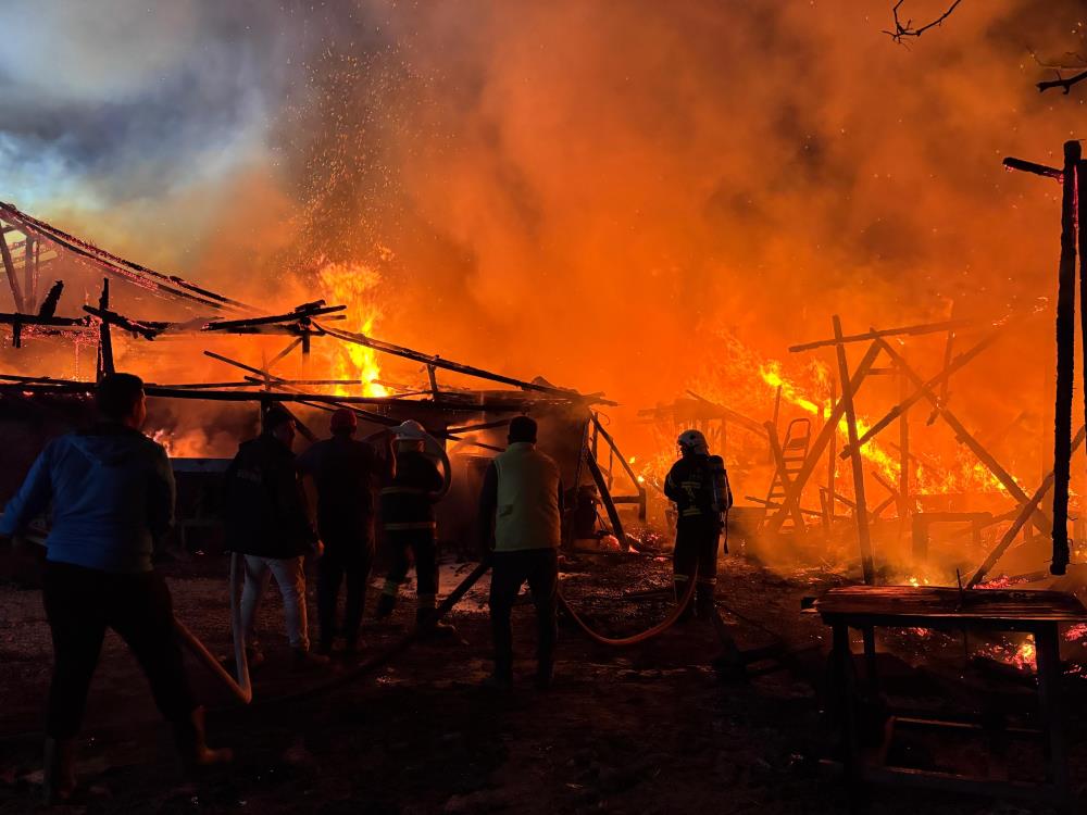 Bolu’da Ev, Samanlık, Odunluk Ve Depo Alev Alev Yandı5