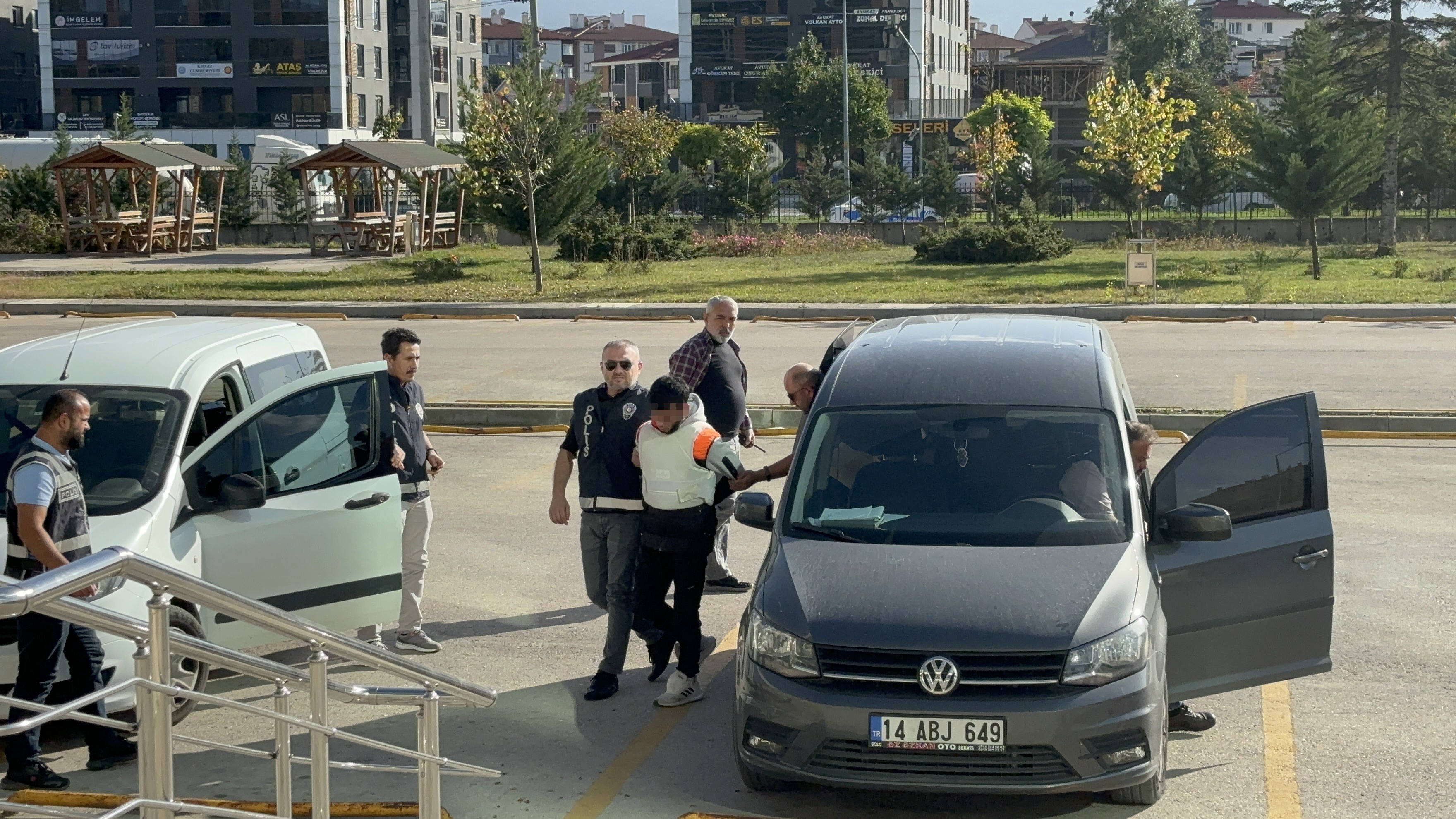 Kasiyeri Bıçakla Tehdit Edip Gasp Eden Şahıs Adliyeye Sevk Edildi (3)