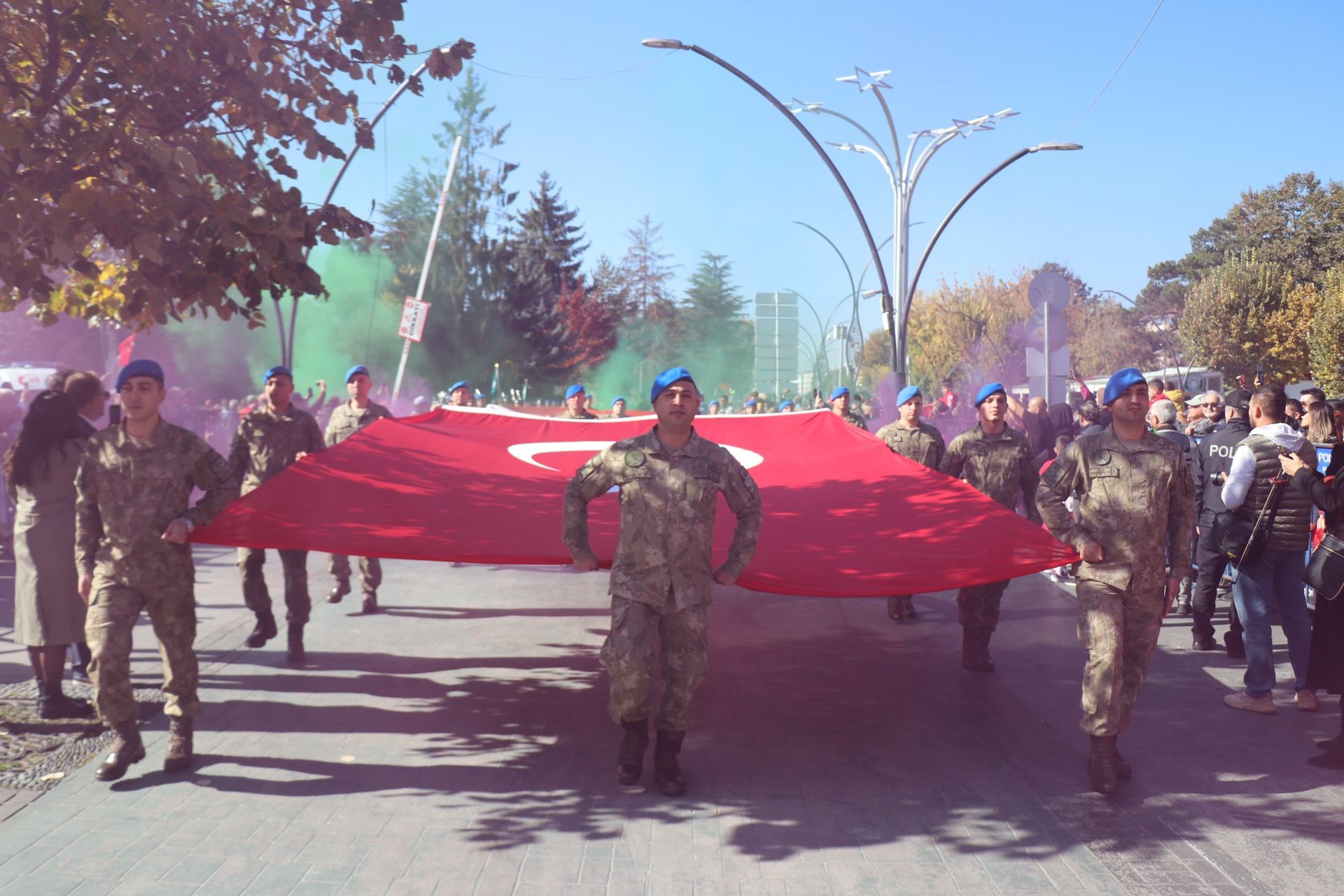 Komandolar Marşlar Ve Ayak Sesleriyle Caddeyi Inletti (4)