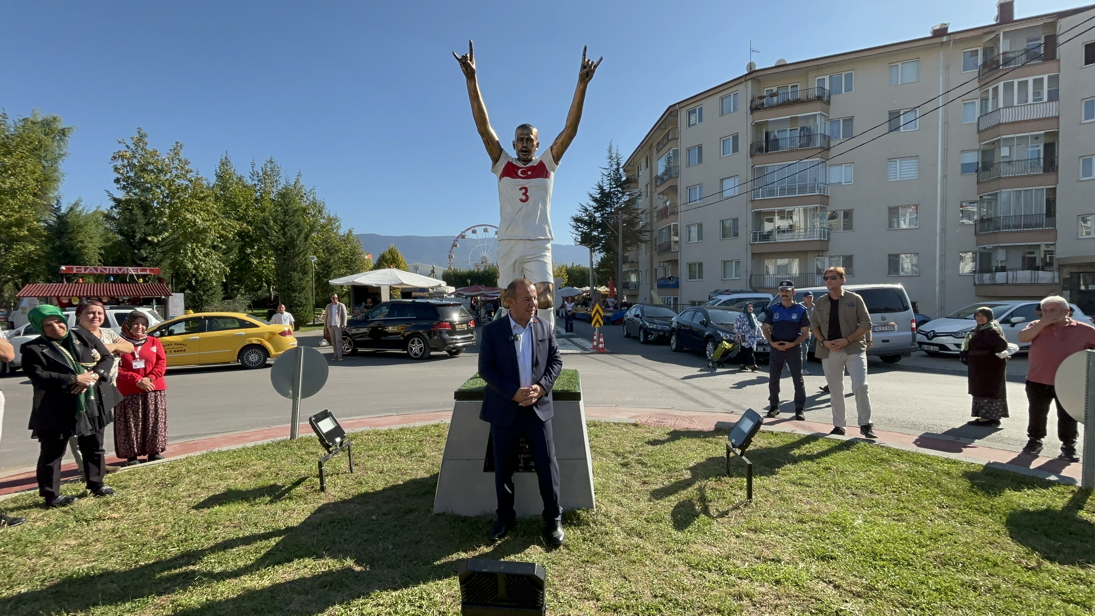 Merih Demiral’dan Tanju Özcan’a ‘Heykel’ Teşekkürü (5)