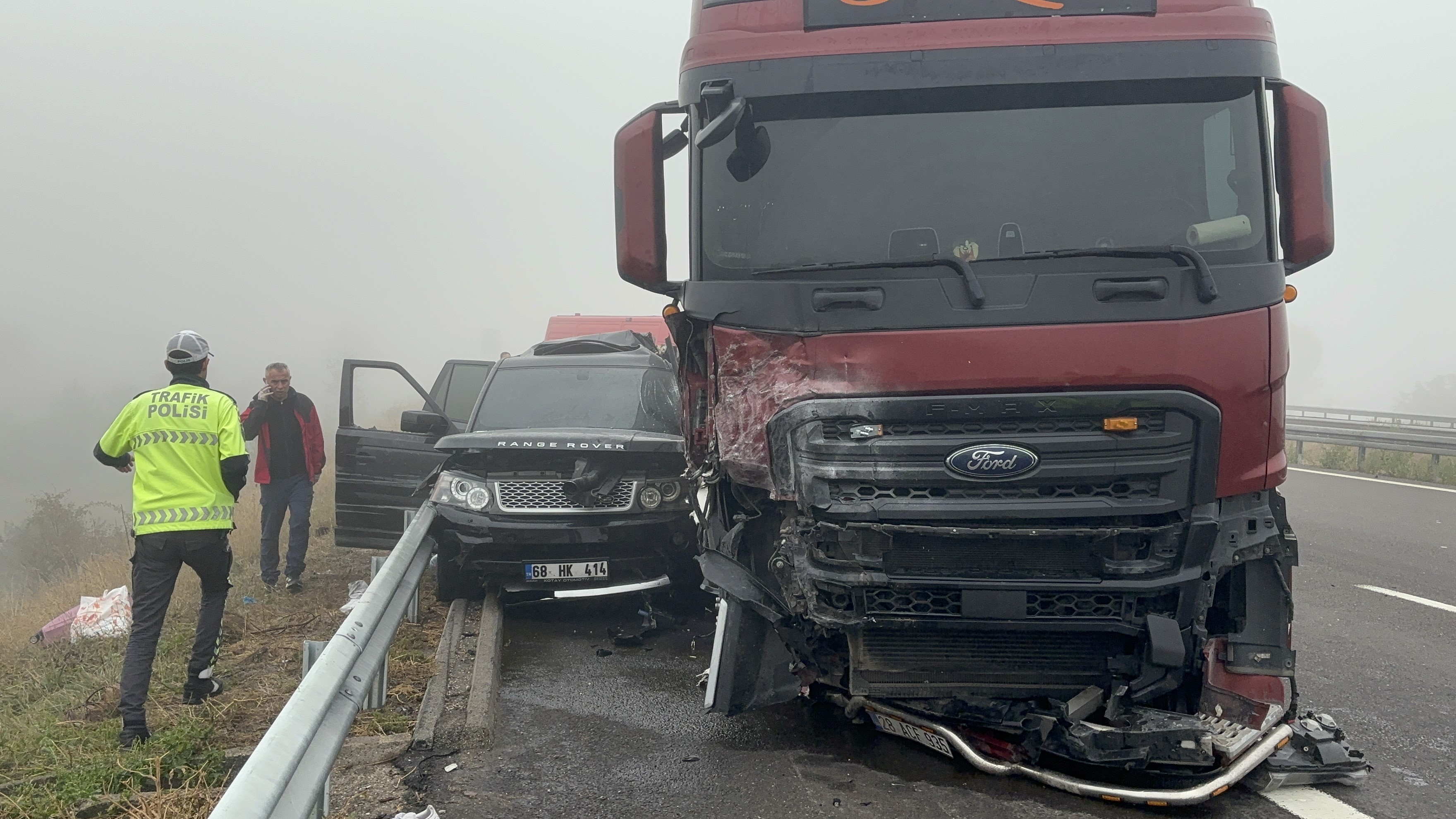 Sisten Görmedi, Lüks Cip Metrelerce Sürüklendi 3 Yaralı (3)