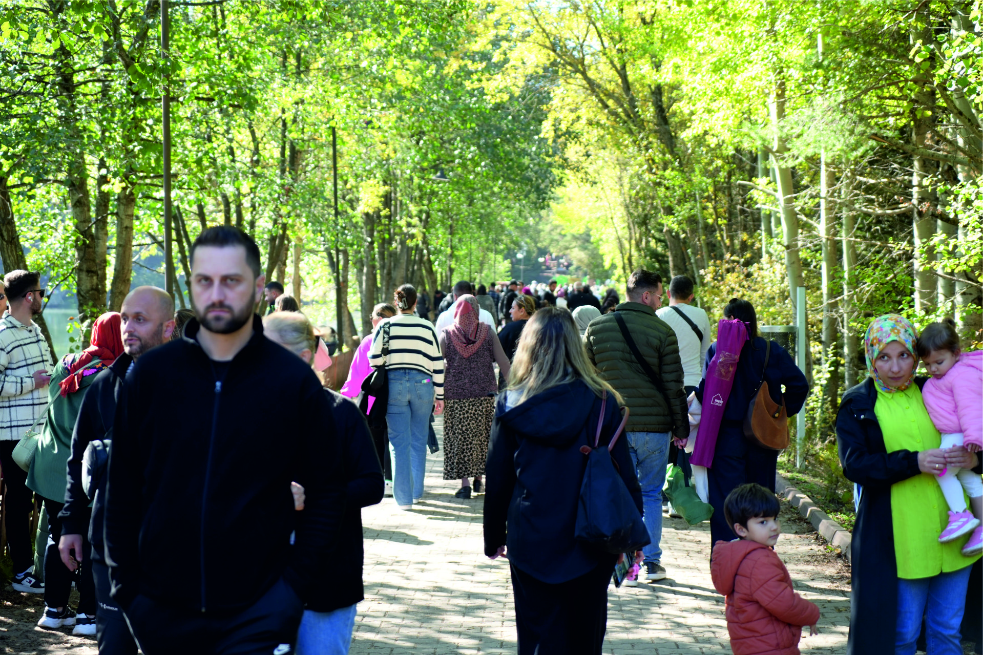 Yazdan Kalma Güneşli Günde, Adım Atacak Yer Kalmadı (8)