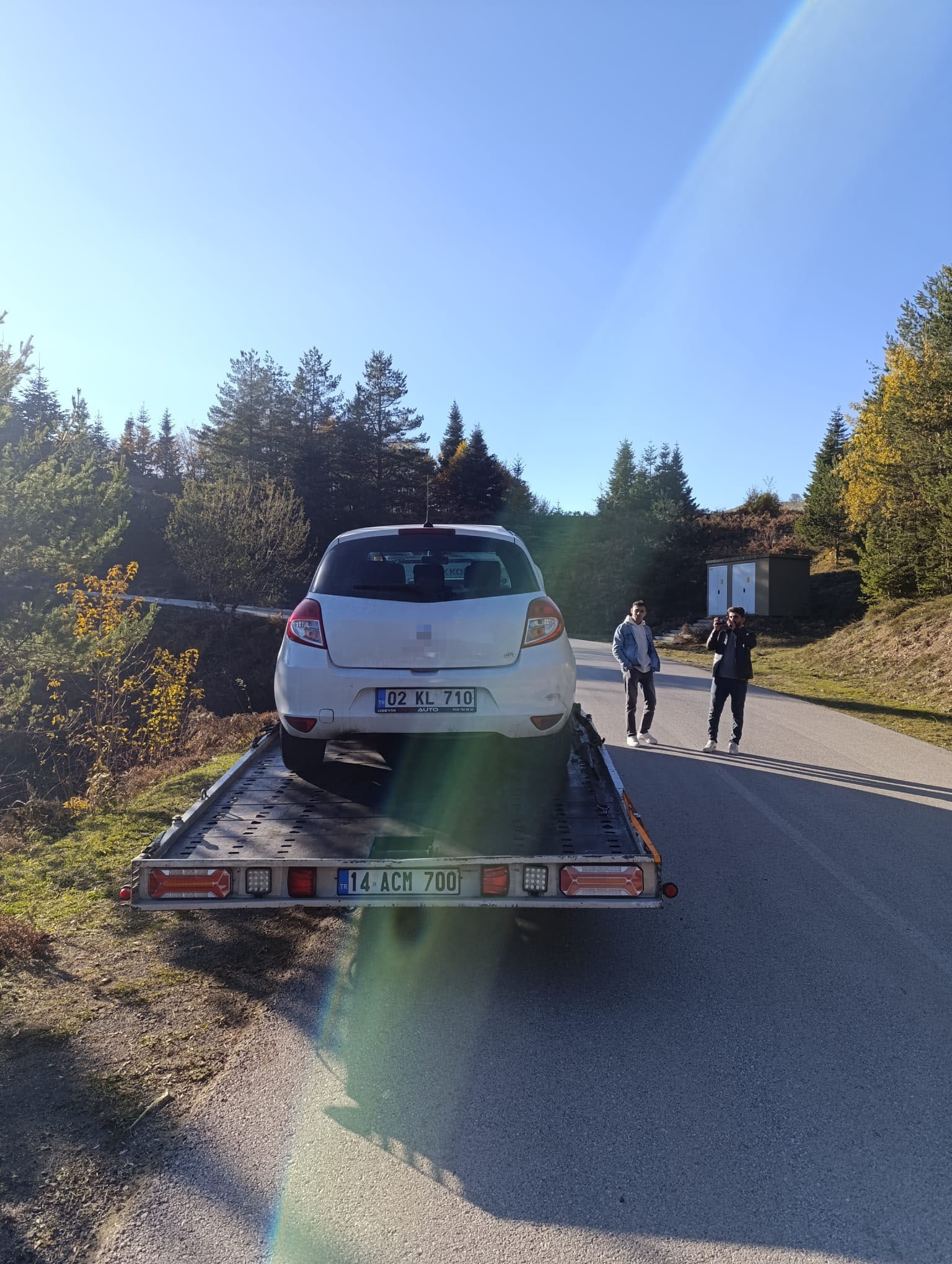 Yedigöller Yolunda Otomobil, Ağaçlık Alana Uçtu 2 Yaralı (2)