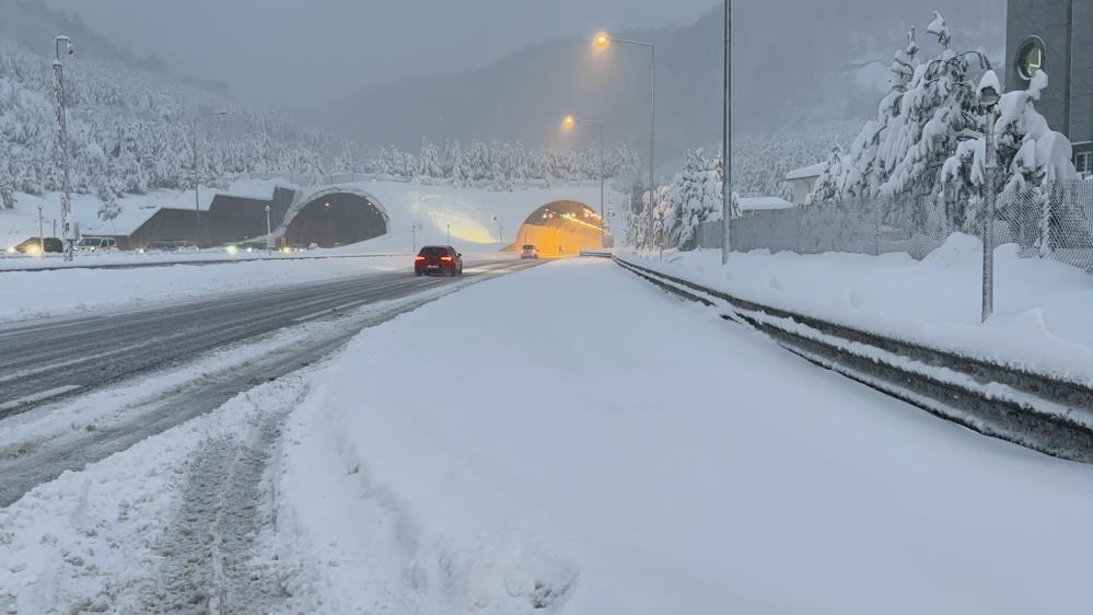 Bolu Dağı Tüneli Ulaşıma Açıldı Kar Yağışı Devam Ediyor5