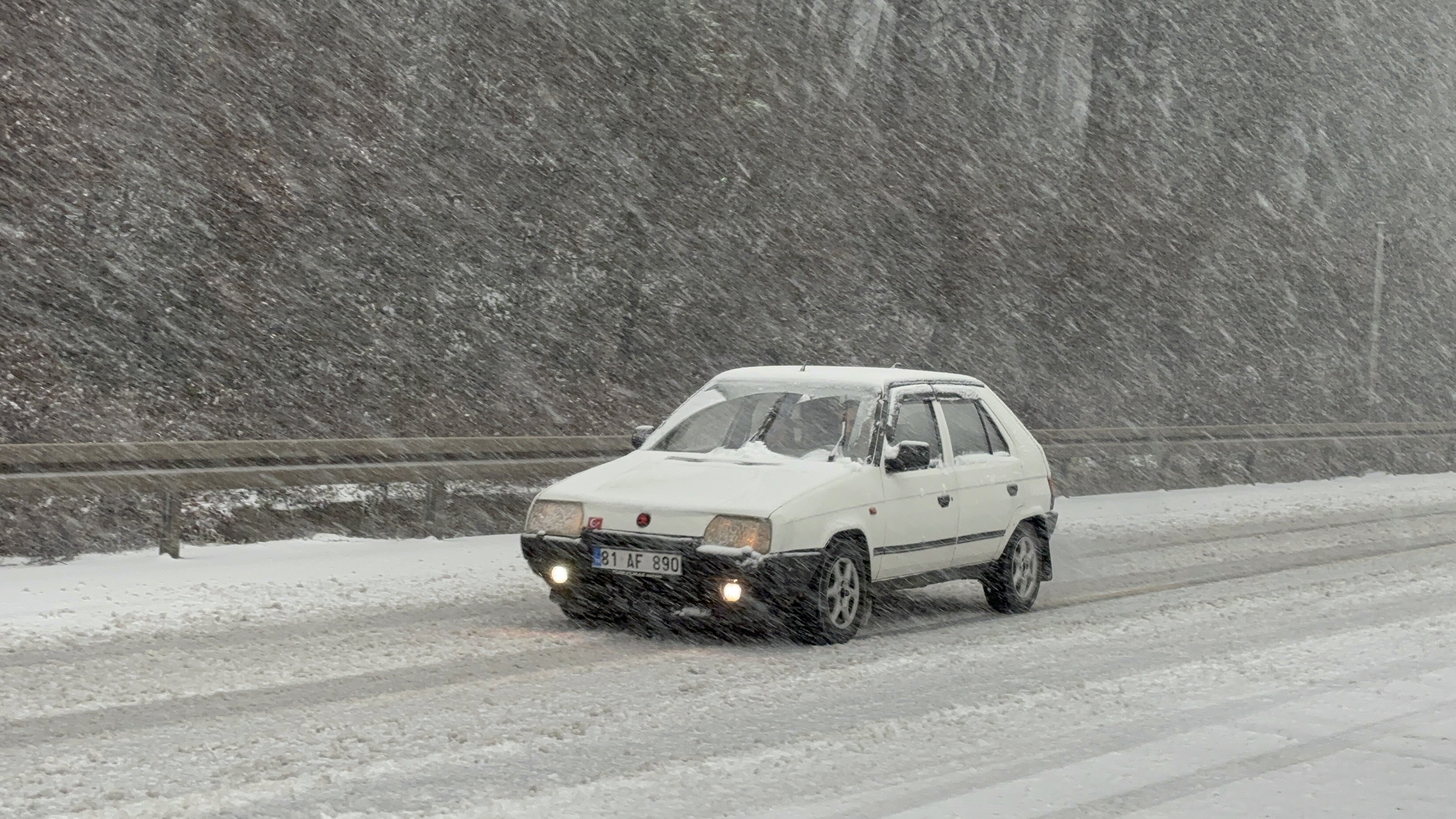 Bolu Dağı'nda Beklenen Kar Başladı (5)