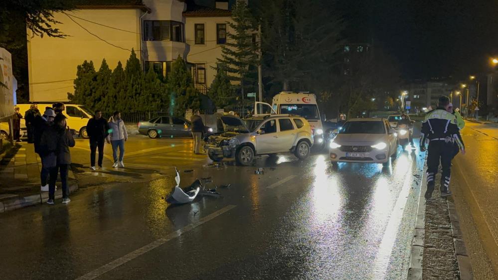 Cipin Çarptığı Minibüs Karşı Şeride Savruldu 1 Yaralı3