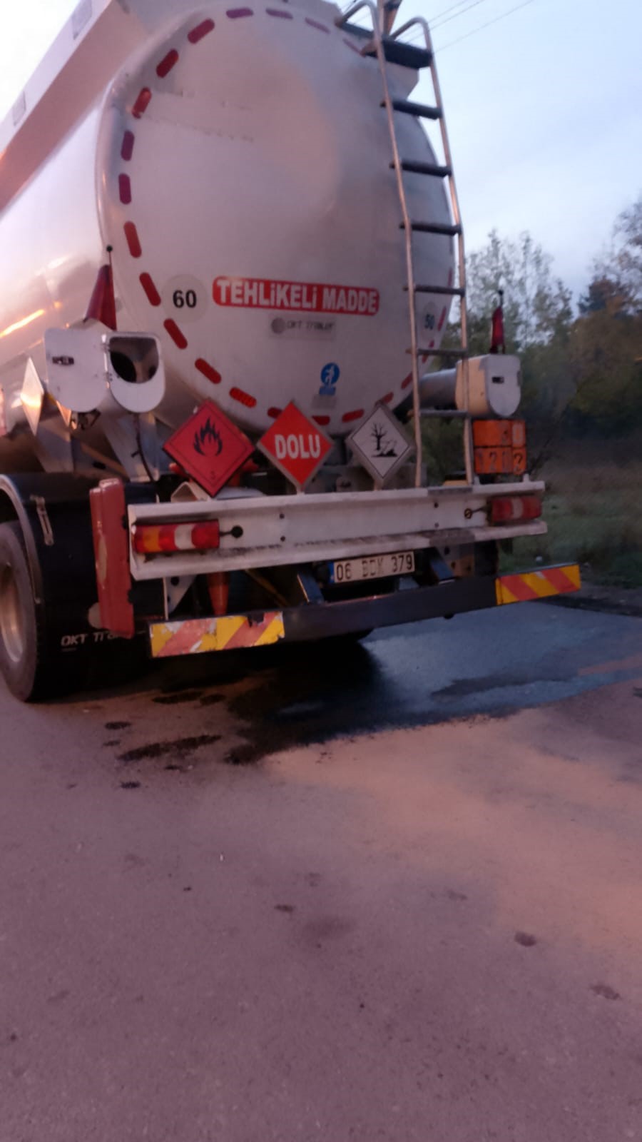 Kamyonun Kabini Kağıt Gibi Ezildi (3)