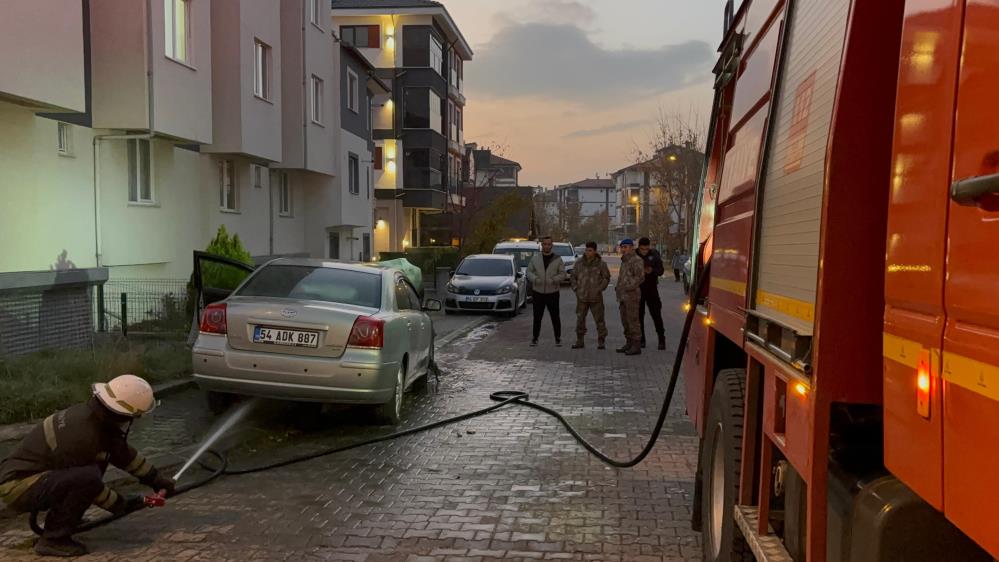 Park Halindeki Otomobilde Yangın Çıktı-2