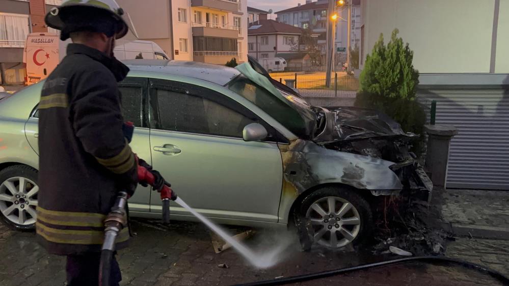 Park Halindeki Otomobilde Yangın Çıktı2