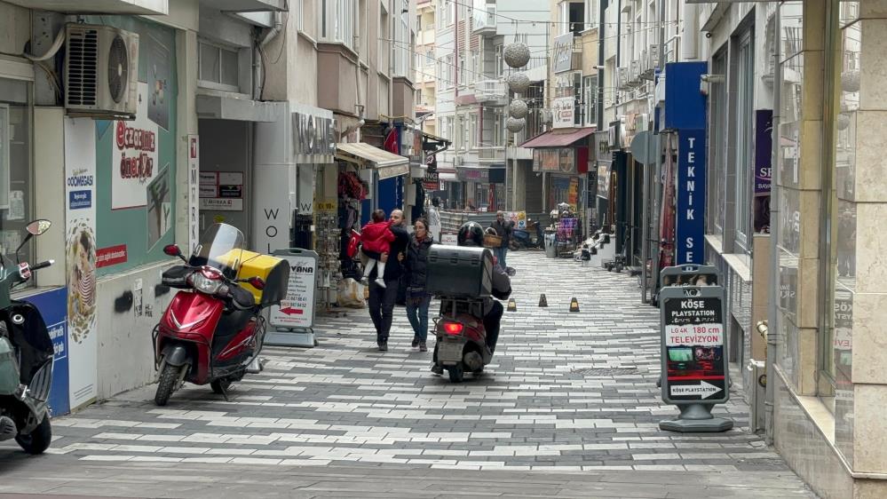 Polis, Girilmesi Yasak Olan Caddeye Giren Sürücülere Göz Açtırmadı3