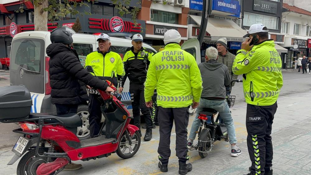 Polis, Girilmesi Yasak Olan Caddeye Giren Sürücülere Göz Açtırmadı7