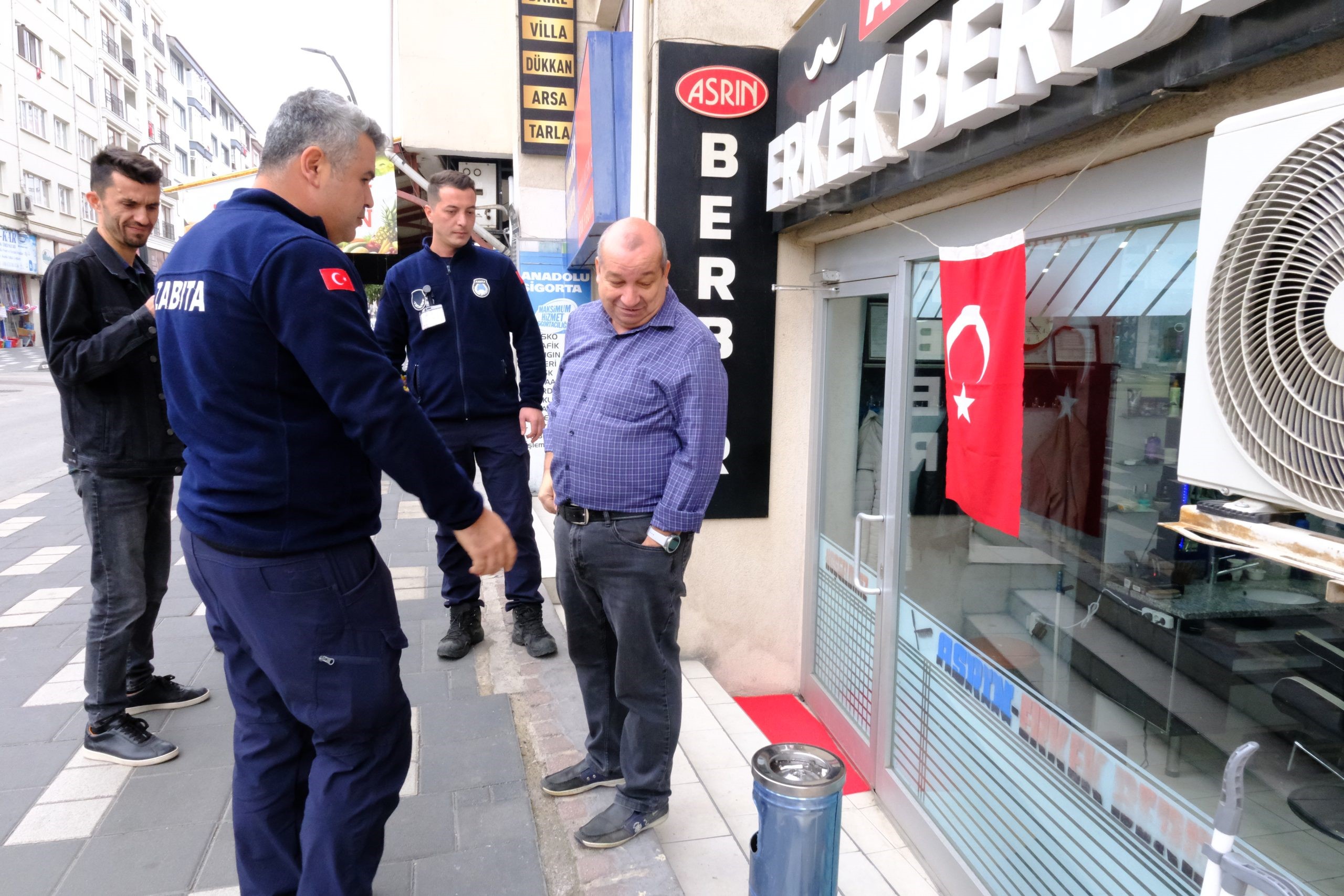 Zabıta Ceza Yazacak Esnaf Bulamadı (2)