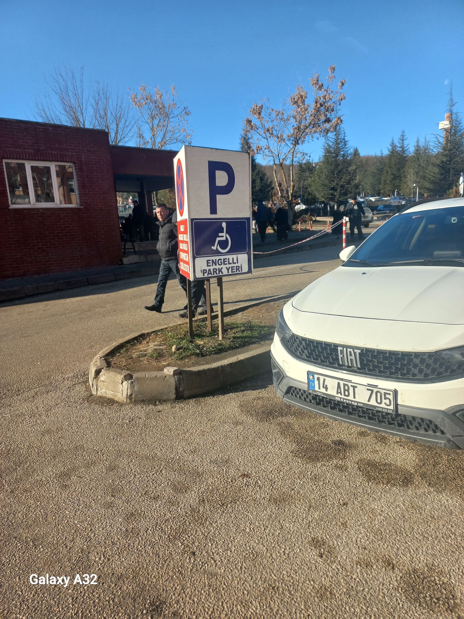 Bolu Abant İzzet Baysal Tıp Fakültesi'nde Engelli Otoparkı Çilesi (1)