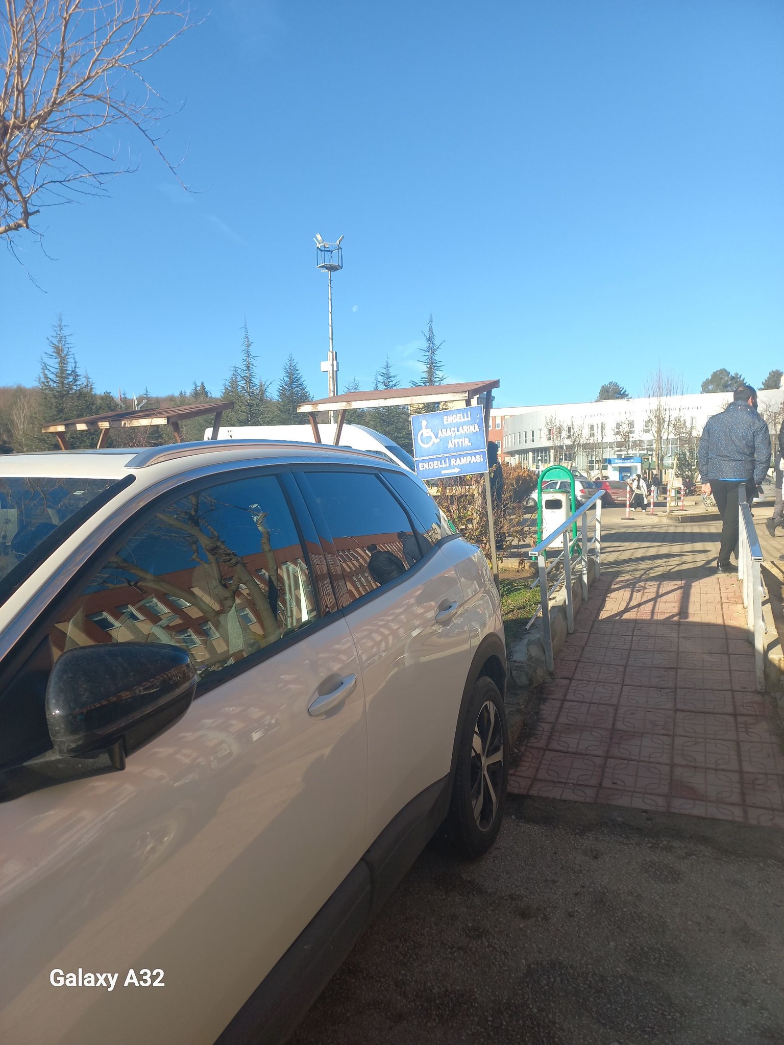 Bolu Abant İzzet Baysal Tıp Fakültesi'nde Engelli Otoparkı Çilesi (3)